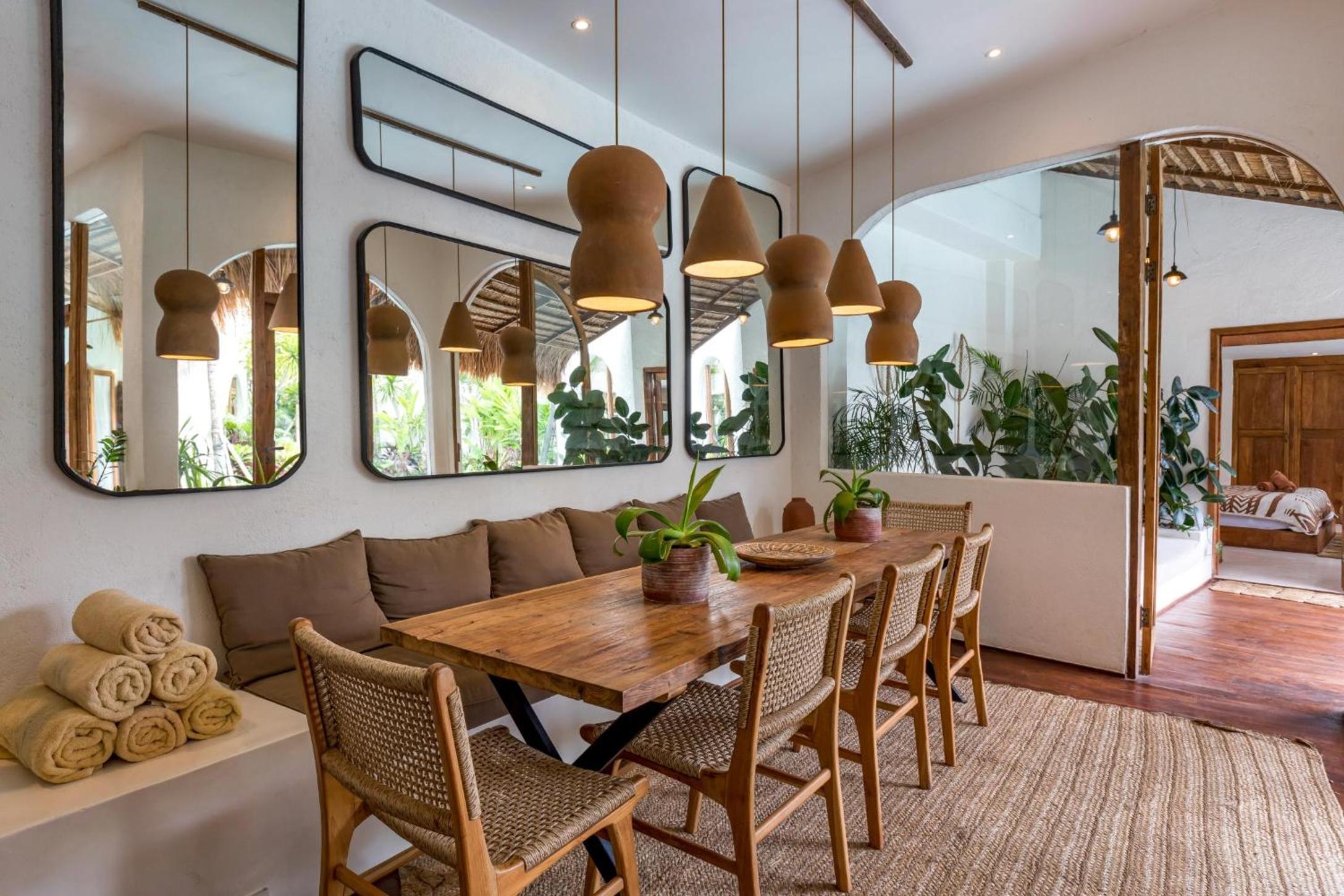 Villa Marbella - Stunning Chic 4BR Villa in Umalas, Private Retreat Next to Canggu