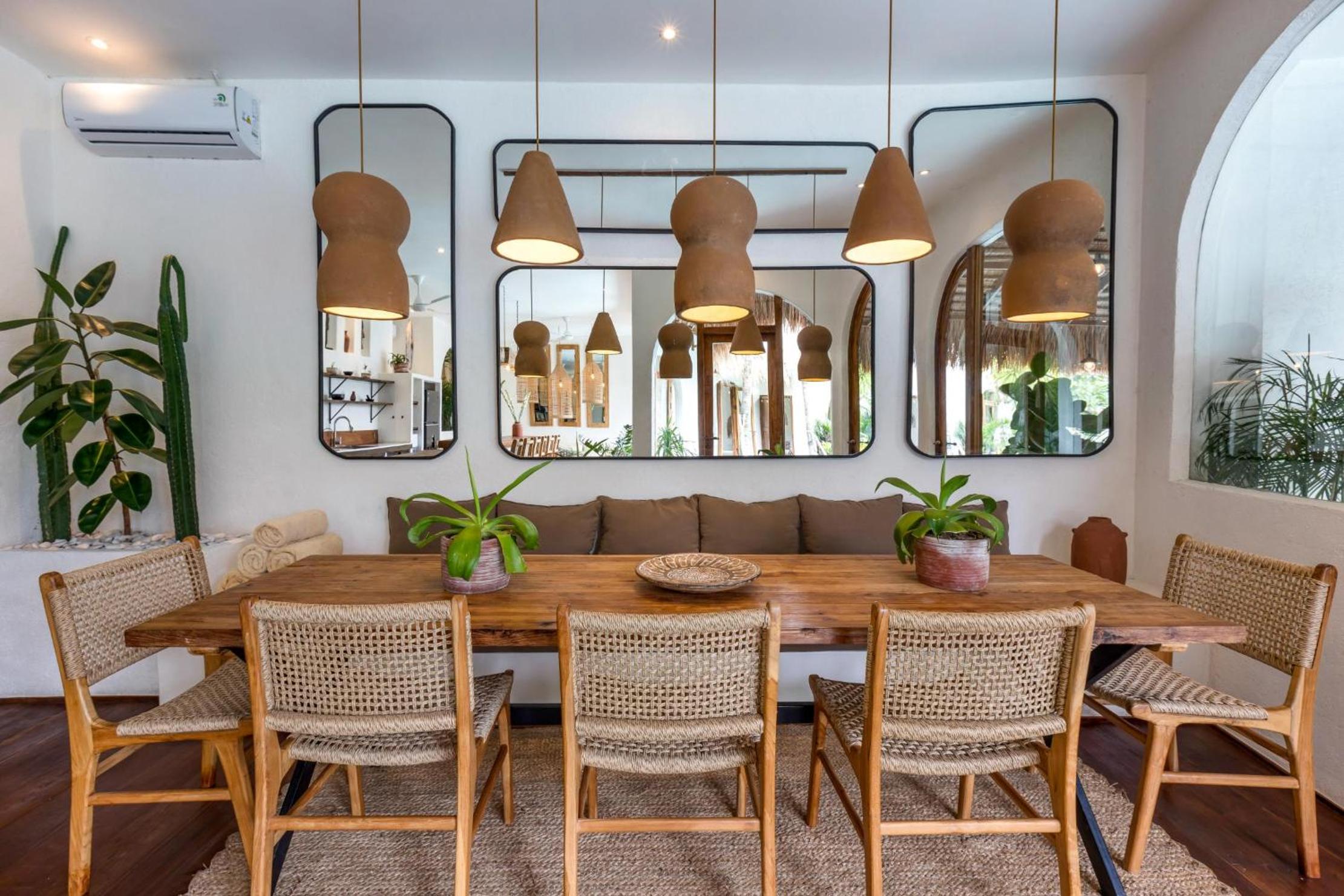 Villa Marbella - Stunning Chic 4BR Villa in Umalas, Private Retreat Next to Canggu