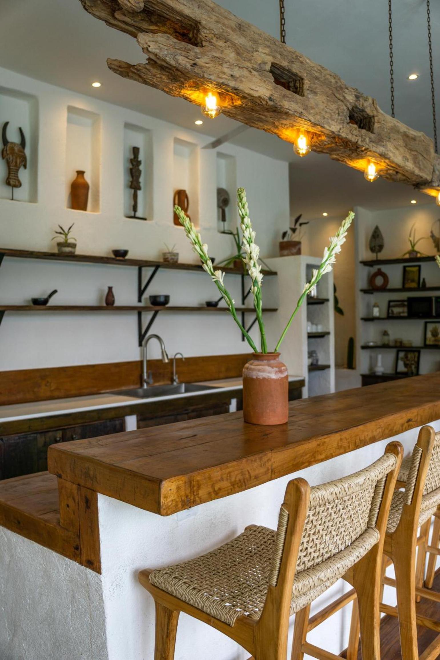 Villa Marbella - Stunning Chic 4BR Villa in Umalas, Private Retreat Next to Canggu