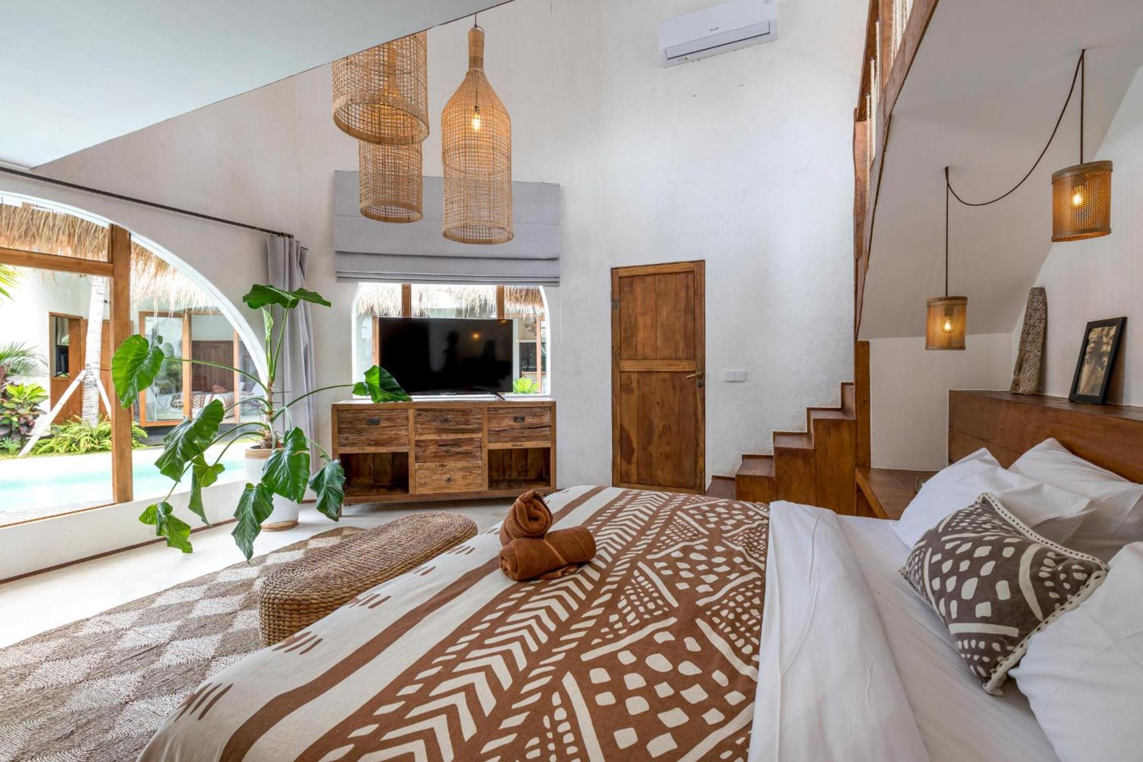 Villa Marbella - Stunning Chic 4BR Villa in Umalas, Private Retreat Next to Canggu