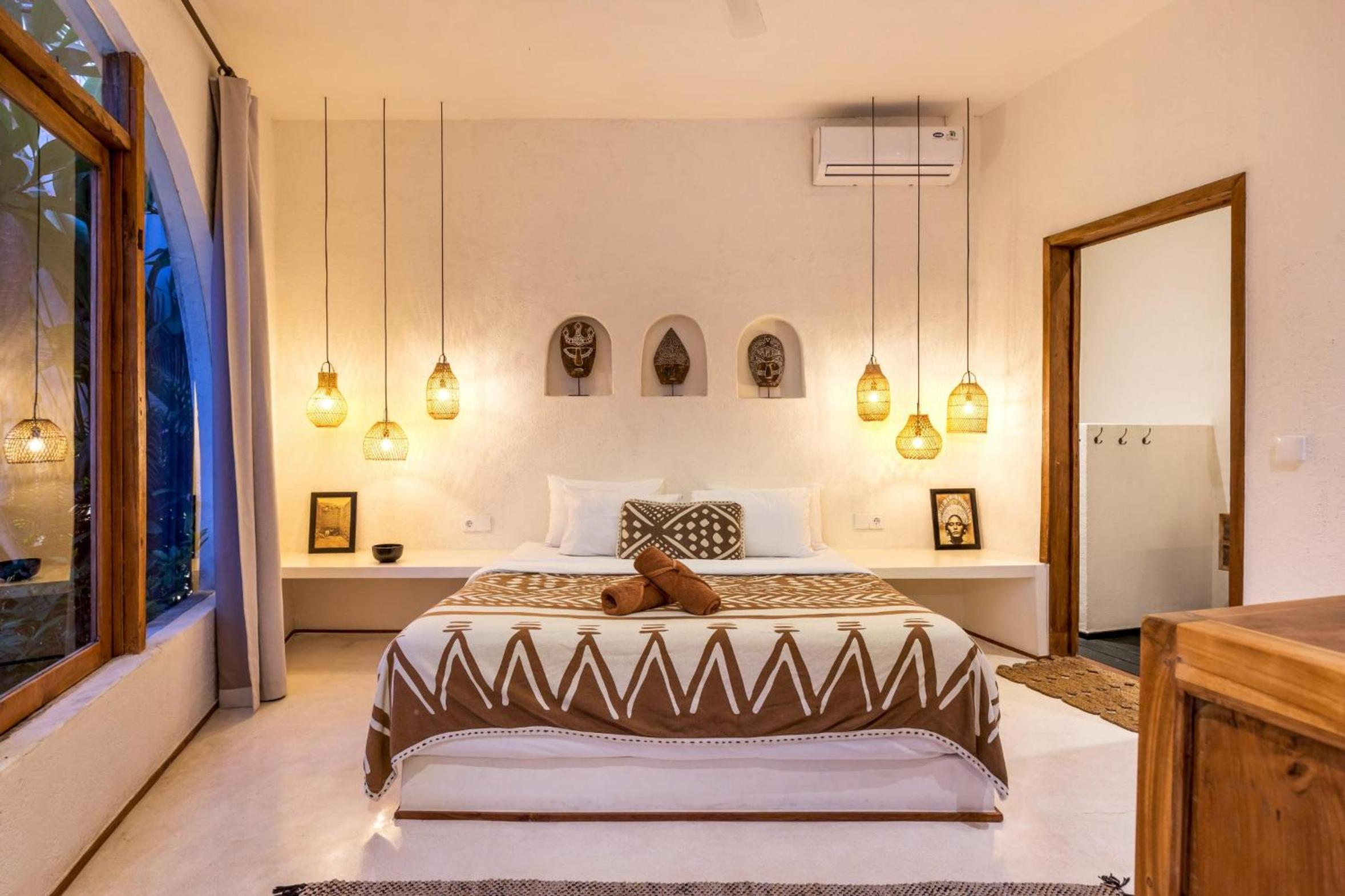 Villa Marbella - Stunning Chic 4BR Villa in Umalas, Private Retreat Next to Canggu
