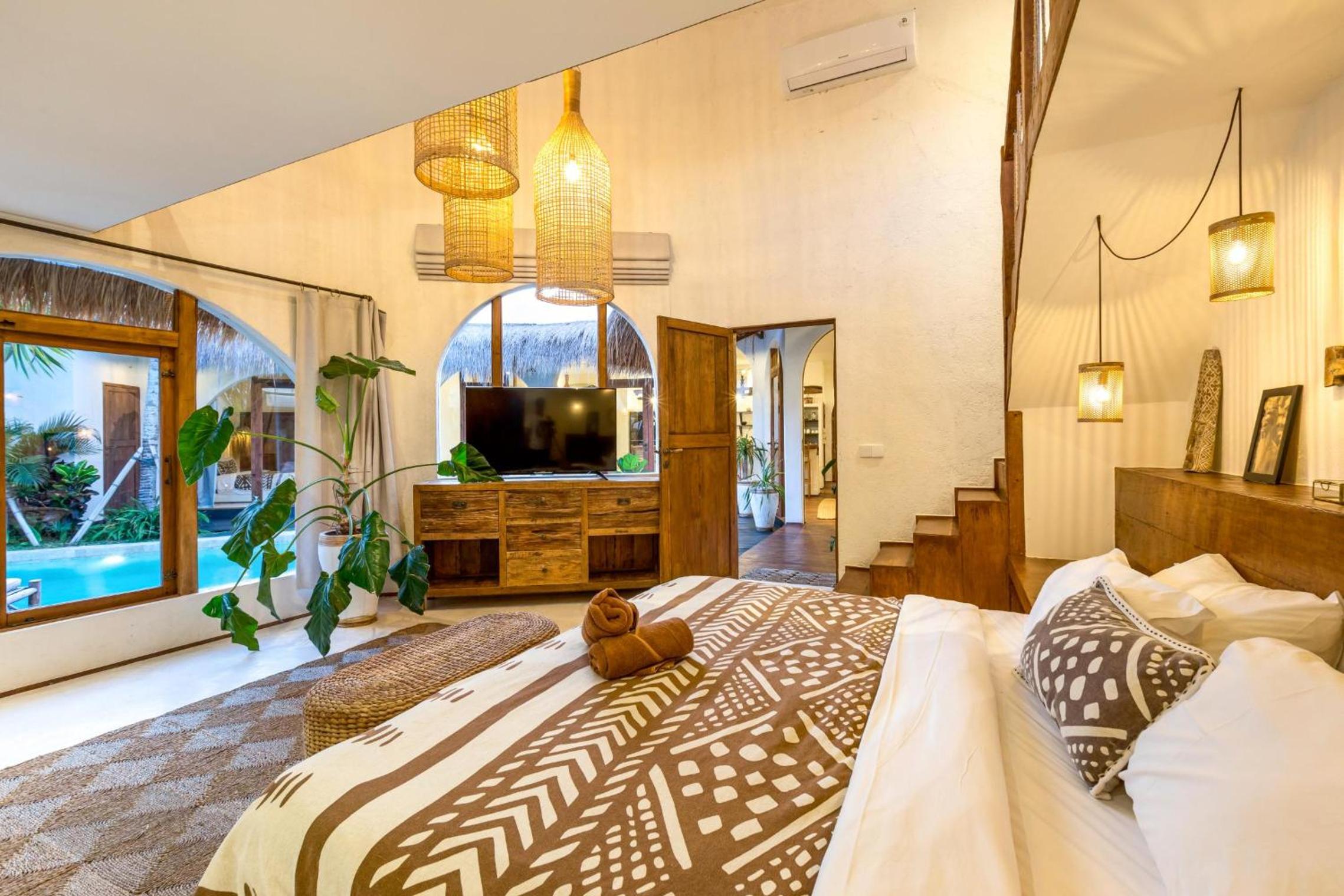 Villa Marbella - Stunning Chic 4BR Villa in Umalas, Private Retreat Next to Canggu