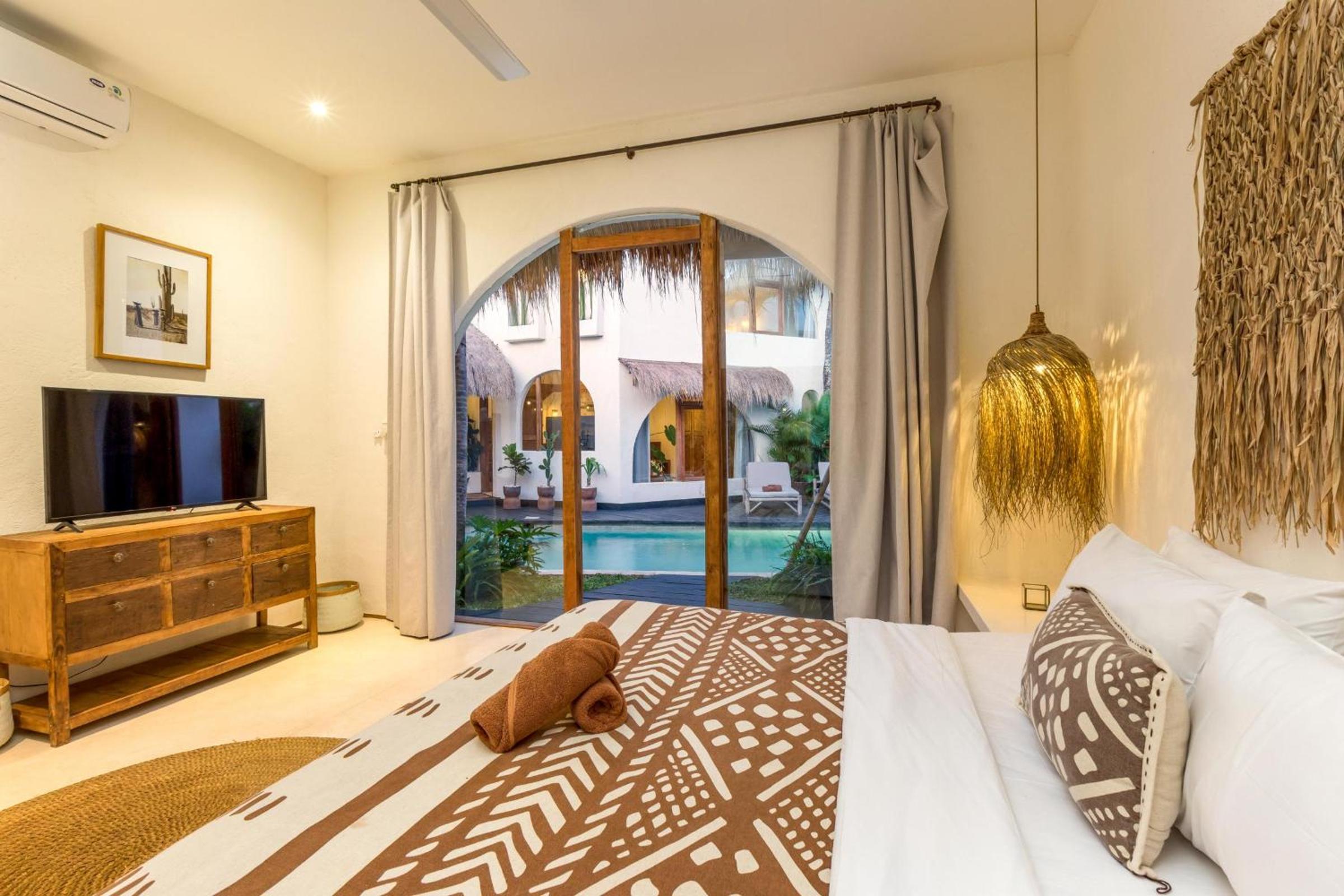 Villa Marbella - Stunning Chic 4BR Villa in Umalas, Private Retreat Next to Canggu