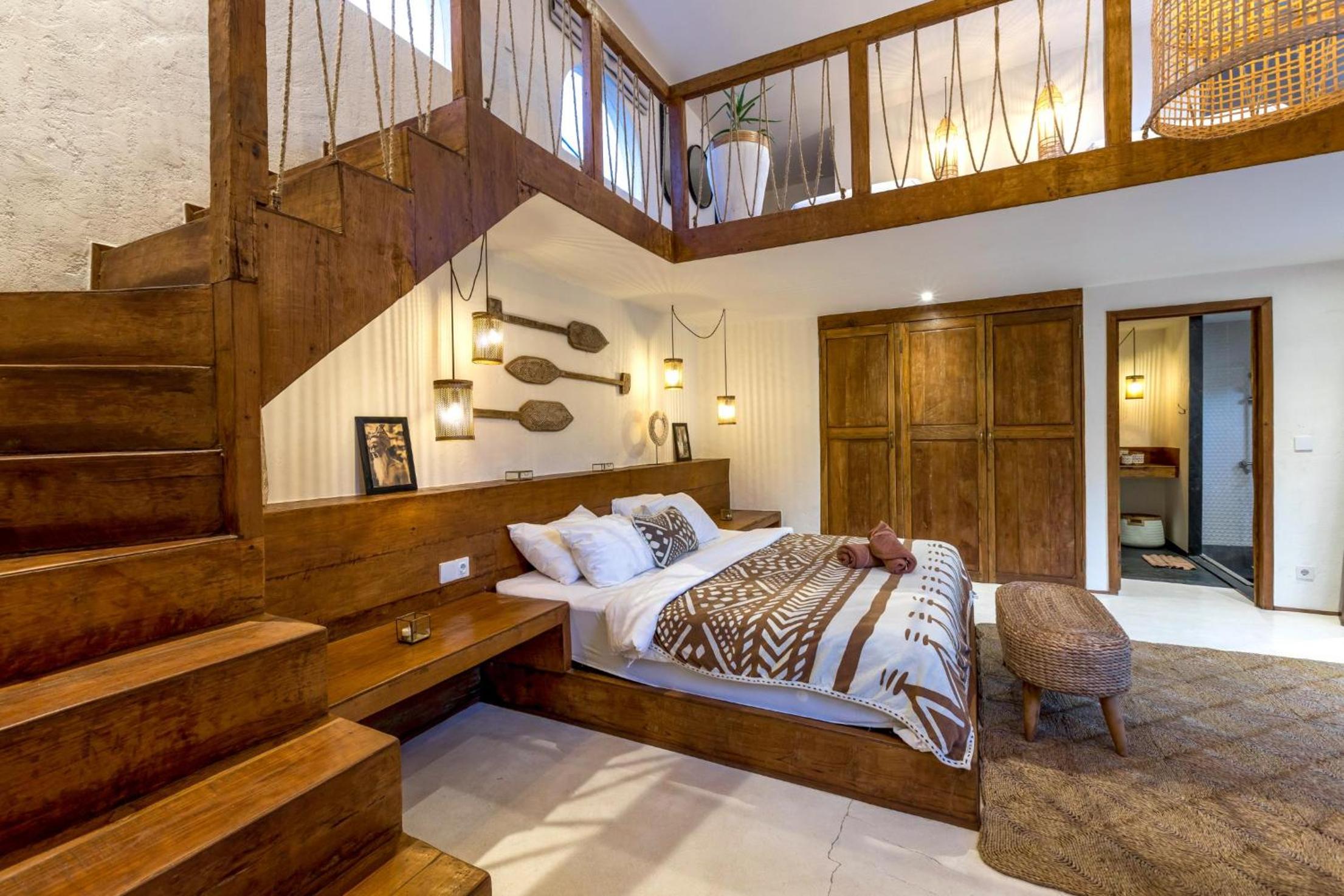 Villa Marbella - Stunning Chic 4BR Villa in Umalas, Private Retreat Next to Canggu