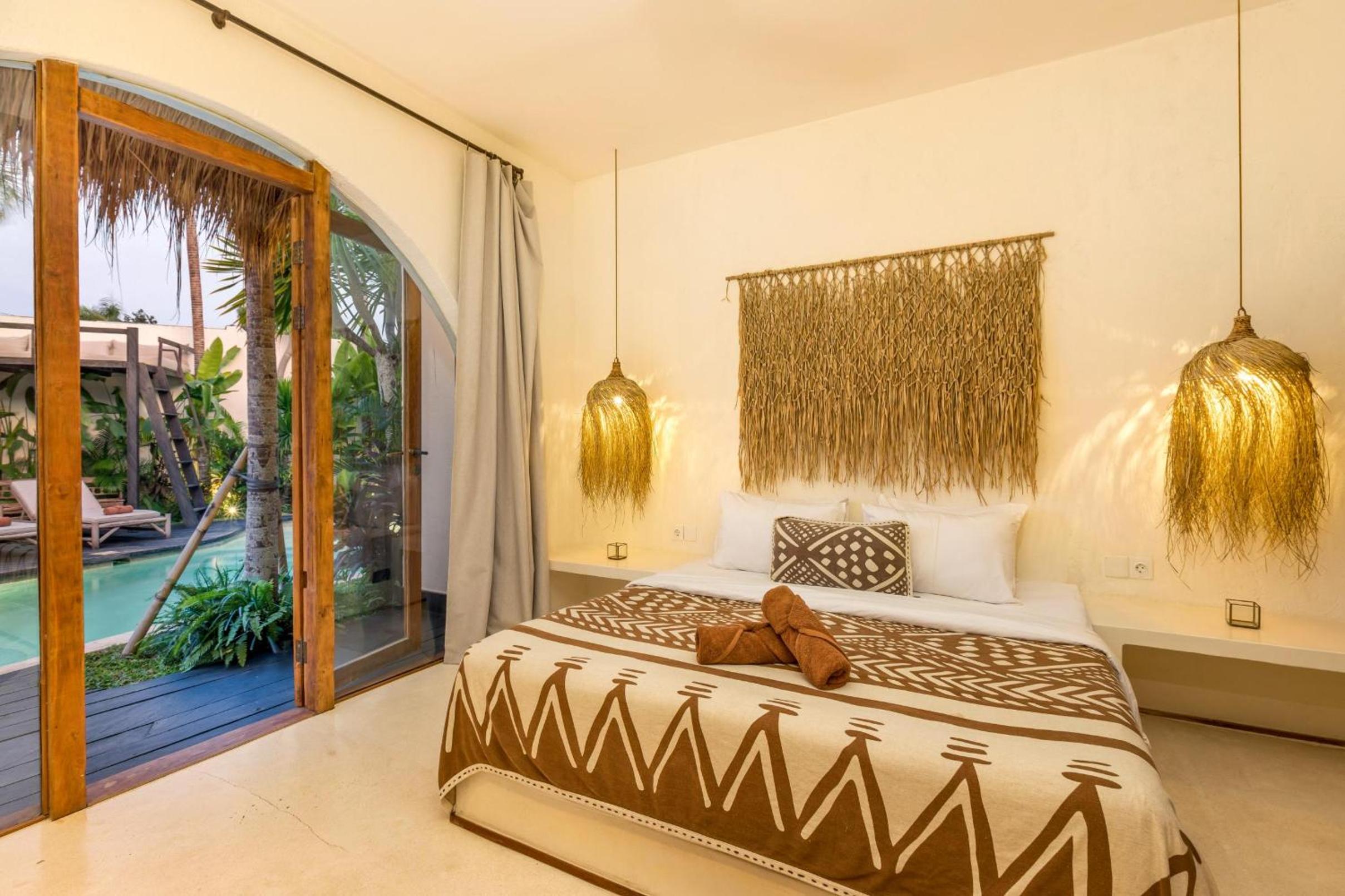 Villa Marbella - Stunning Chic 4BR Villa in Umalas, Private Retreat Next to Canggu