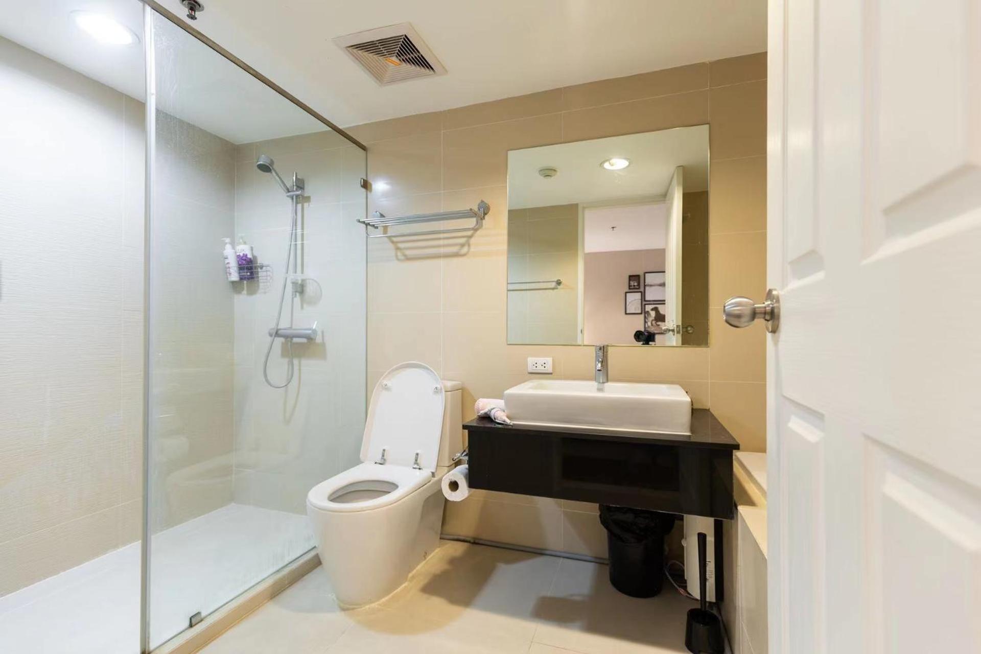 MRT rame9 Jodd Fairs night market, walk for a few minutes, two bedrooms and two bathrooms
