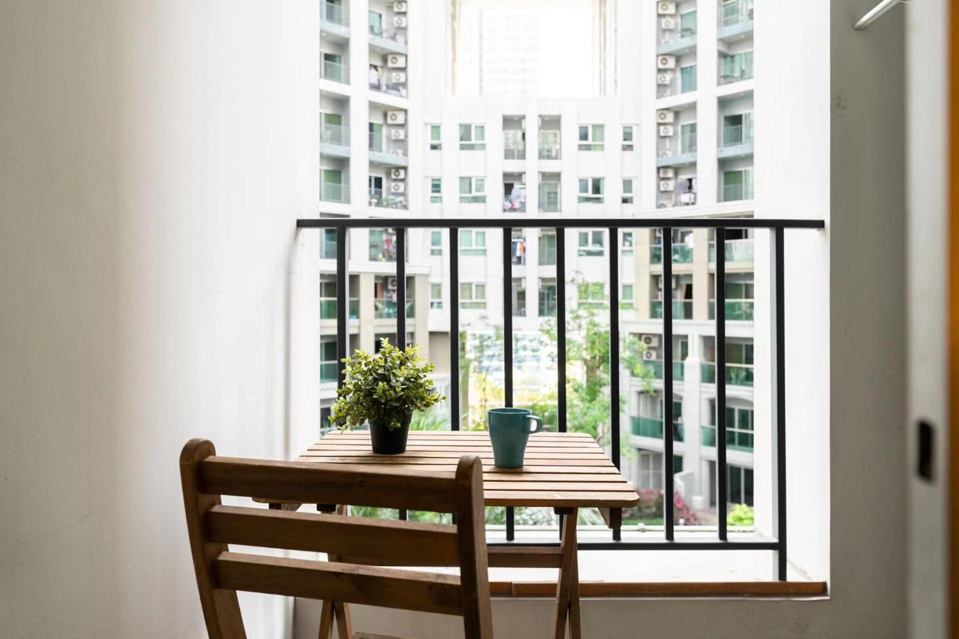 MRT rame9 Jodd Fairs night market, walk for a few minutes, two bedrooms and two bathrooms