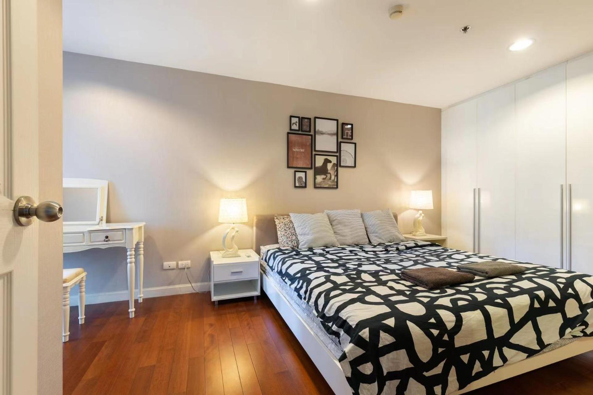 MRT rame9 Jodd Fairs night market, walk for a few minutes, two bedrooms and two bathrooms