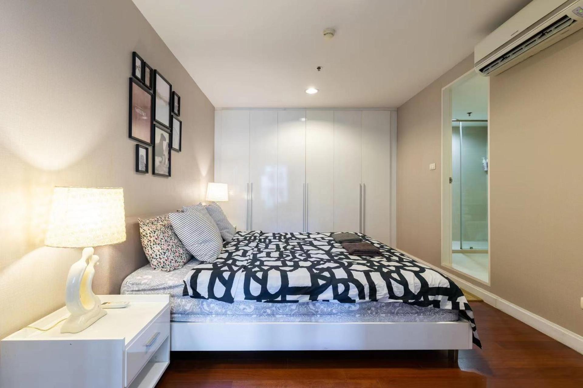 MRT rame9 Jodd Fairs night market, walk for a few minutes, two bedrooms and two bathrooms