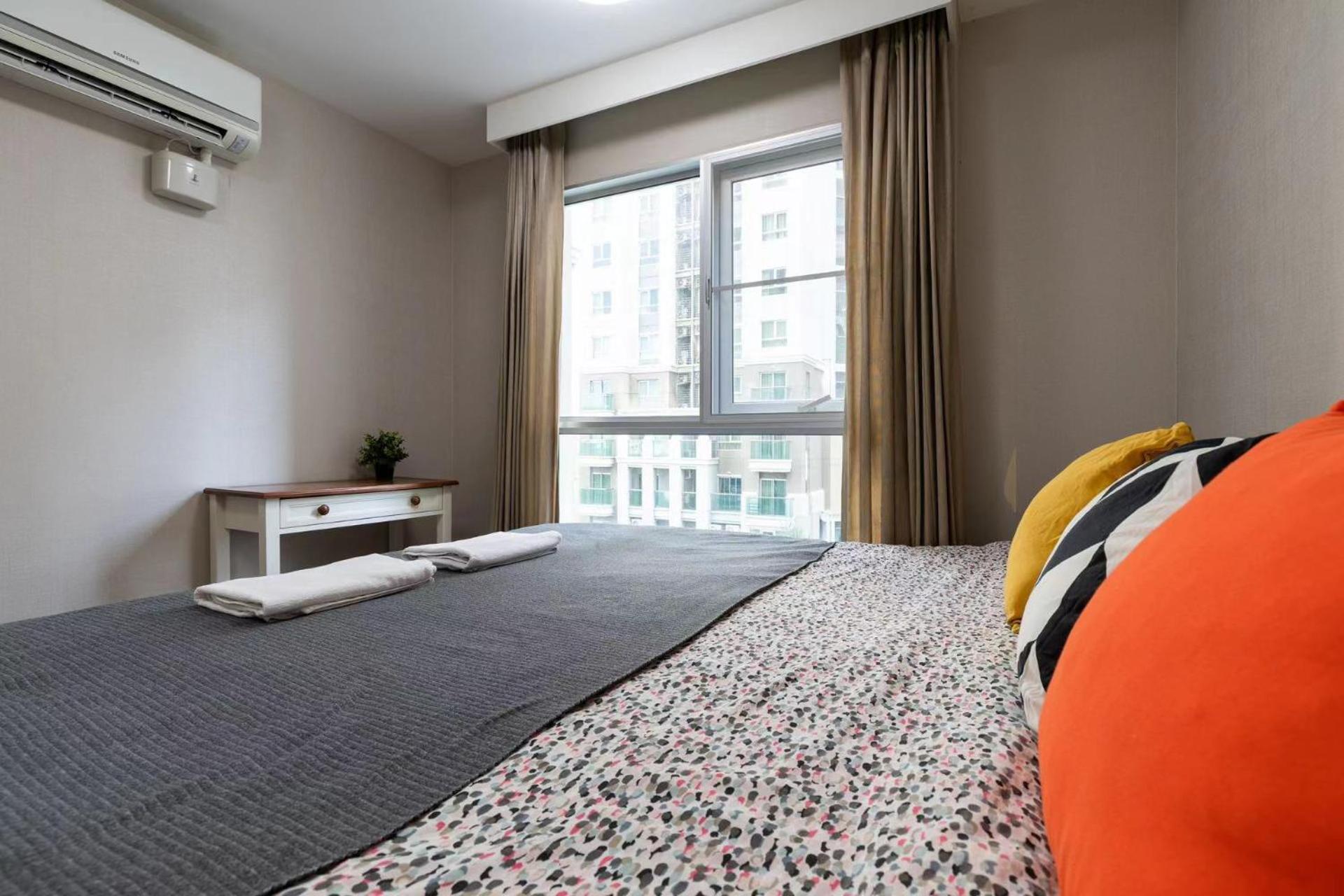 MRT rame9 Jodd Fairs night market, walk for a few minutes, two bedrooms and two bathrooms