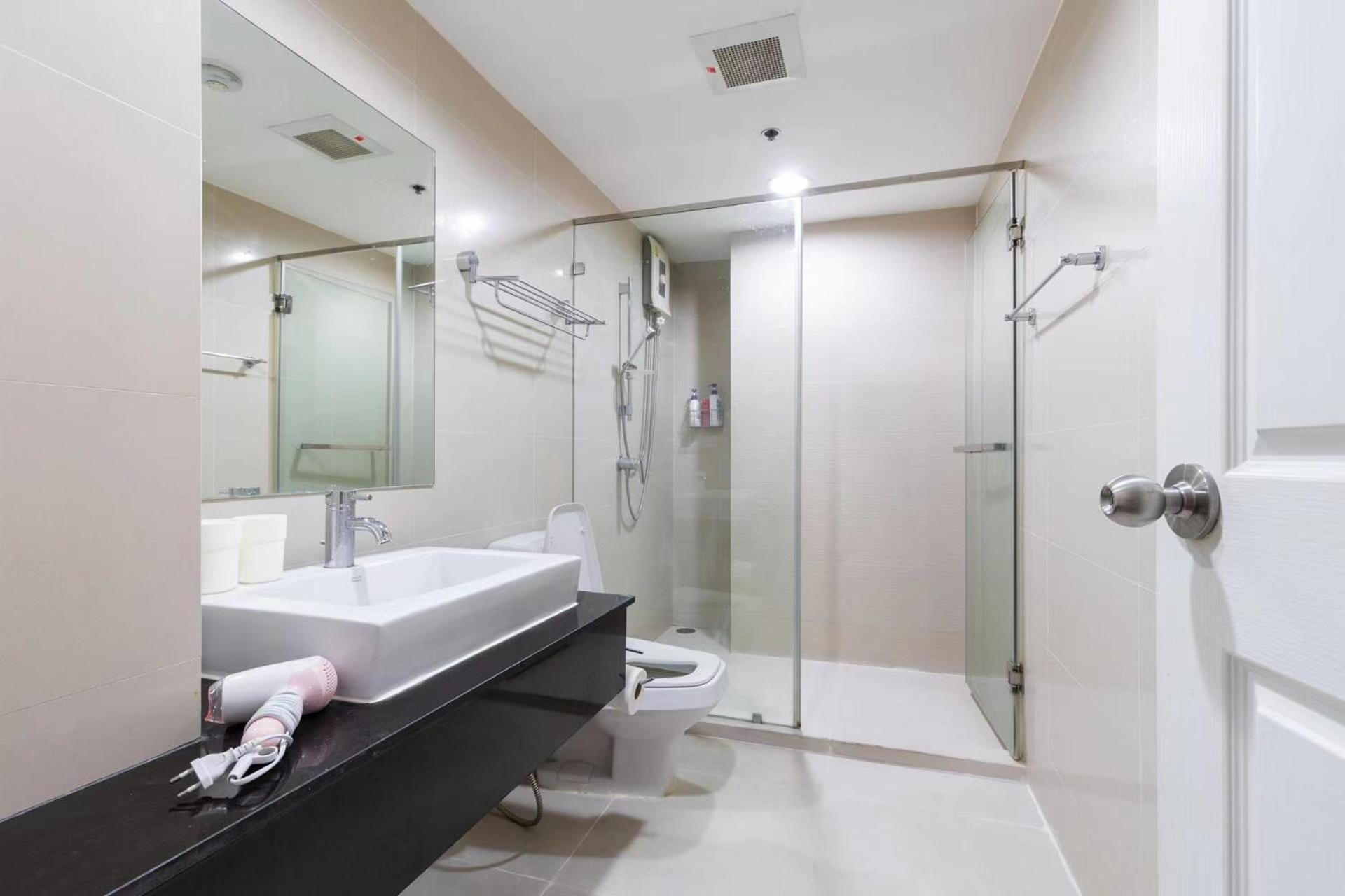 MRT rame9 Jodd Fairs night market, walk for a few minutes, two bedrooms and two bathrooms