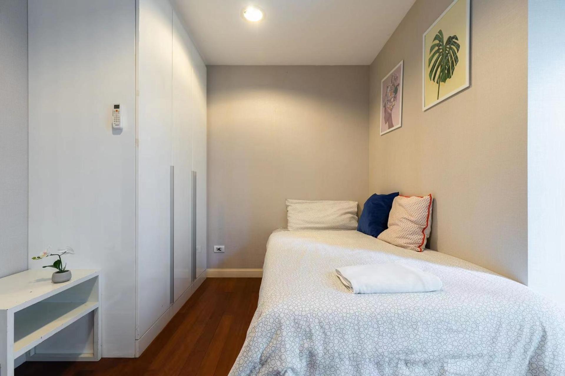 MRT rame9 Jodd Fairs night market, walk for a few minutes, two bedrooms and two bathrooms