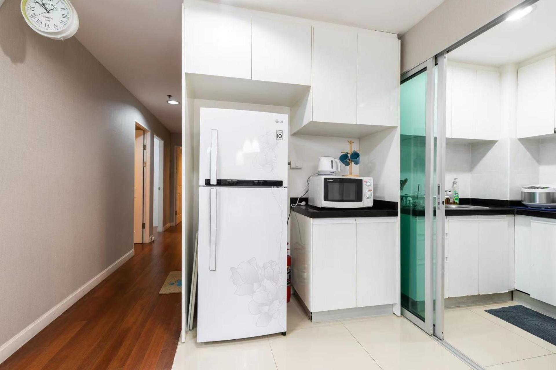 MRT rame9 Jodd Fairs night market, walk for a few minutes, two bedrooms and two bathrooms