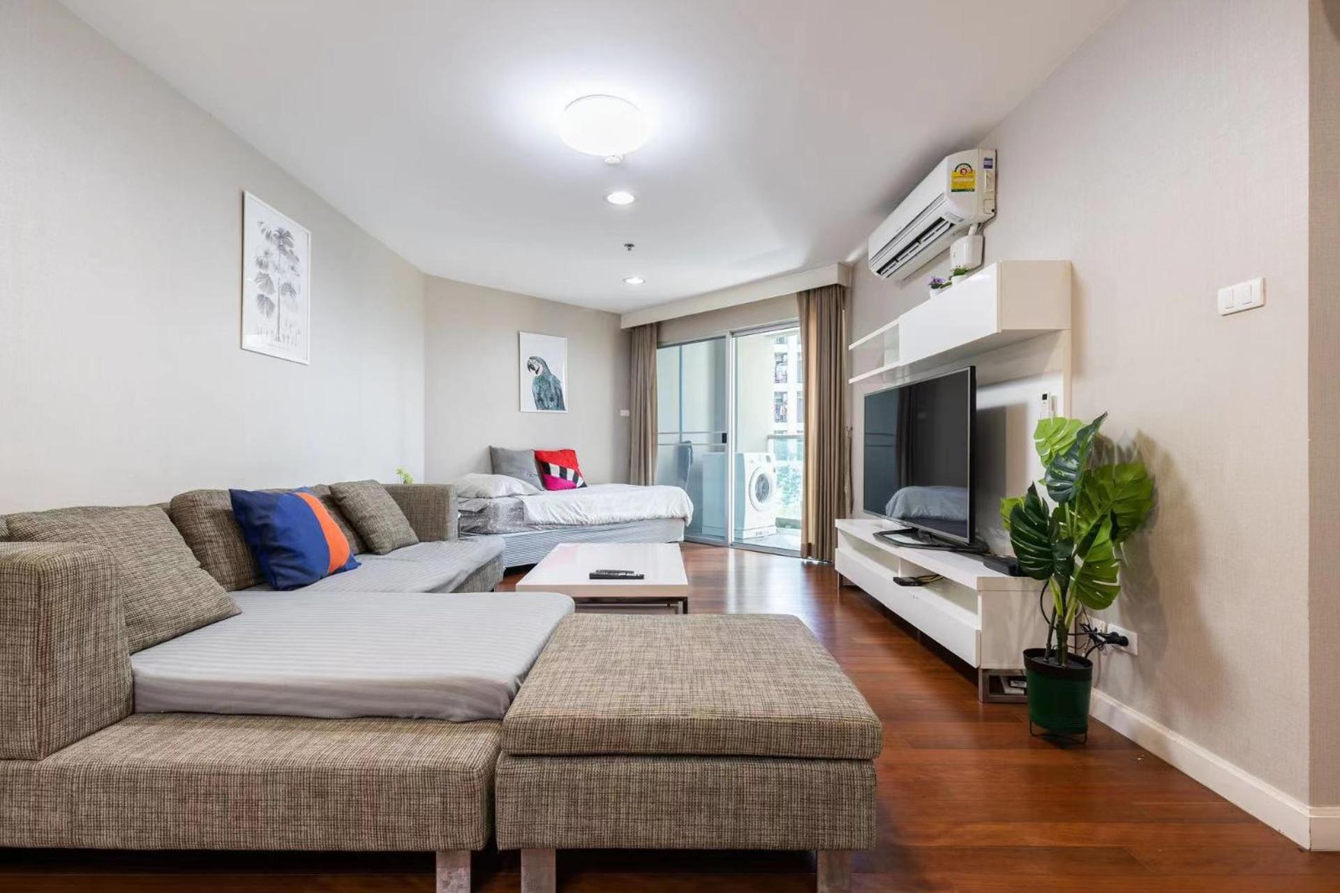MRT rame9 Jodd Fairs night market, walk for a few minutes, two bedrooms and two bathrooms