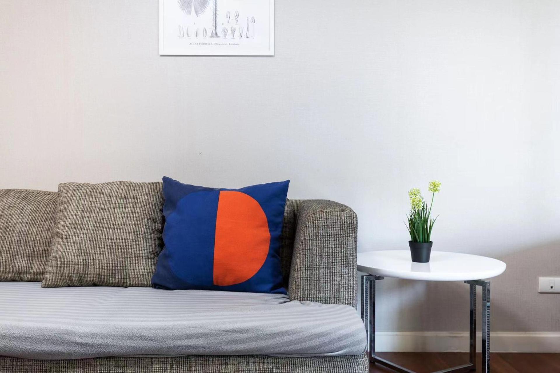 MRT rame9 Jodd Fairs night market, walk for a few minutes, two bedrooms and two bathrooms