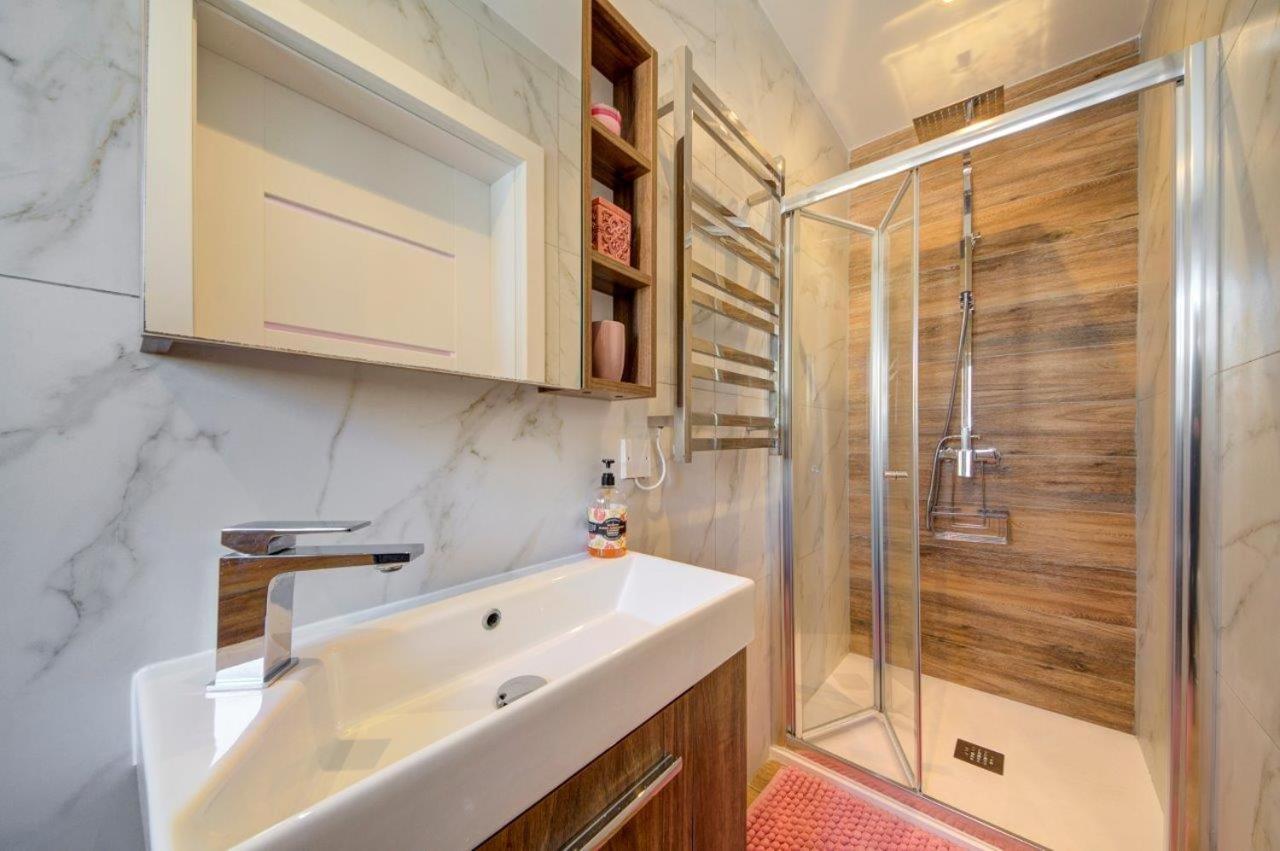 Modern & Central Two Bed - Balluta Bay - Sleep 6 view 2