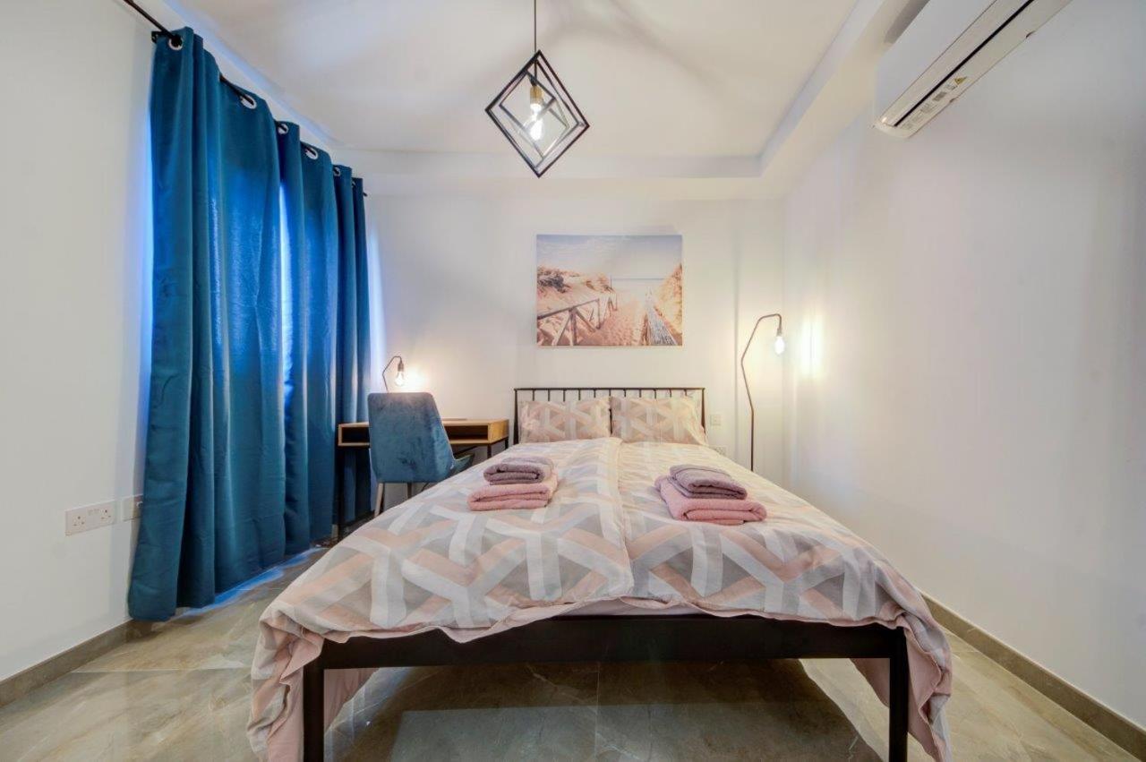 Modern & Central Two Bed - Balluta Bay - Sleep 6 view 4