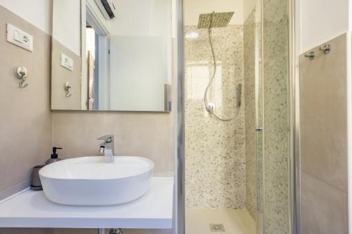 1 Minute from San Pietro - Nicole House