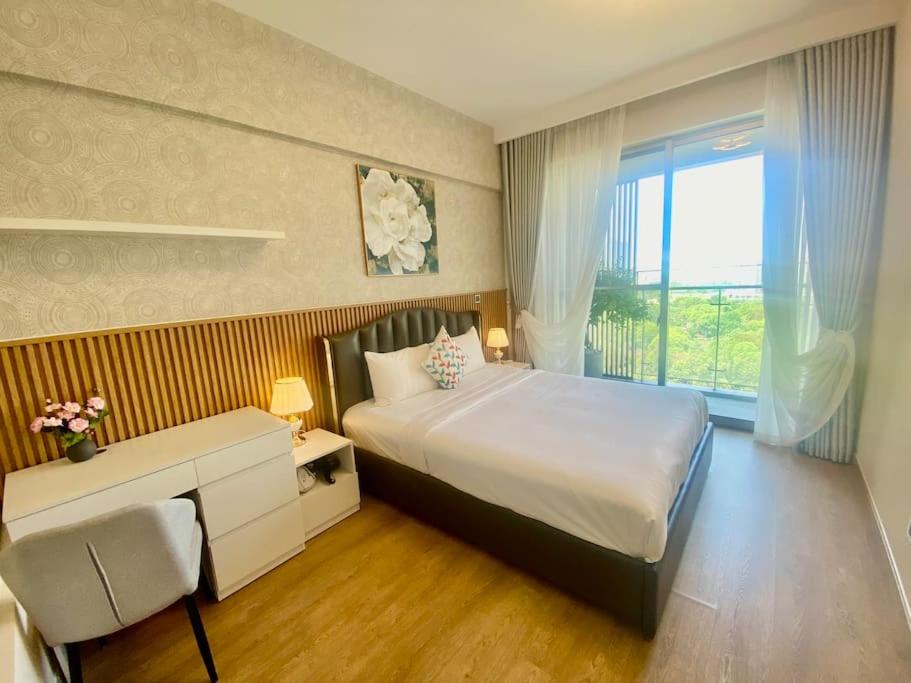 Midtown The Signature ,Apartment A1204 River View and balcony