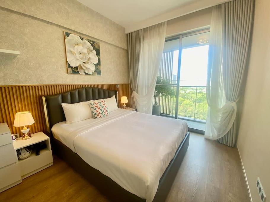Midtown The Signature ,Apartment A1204 River View and balcony