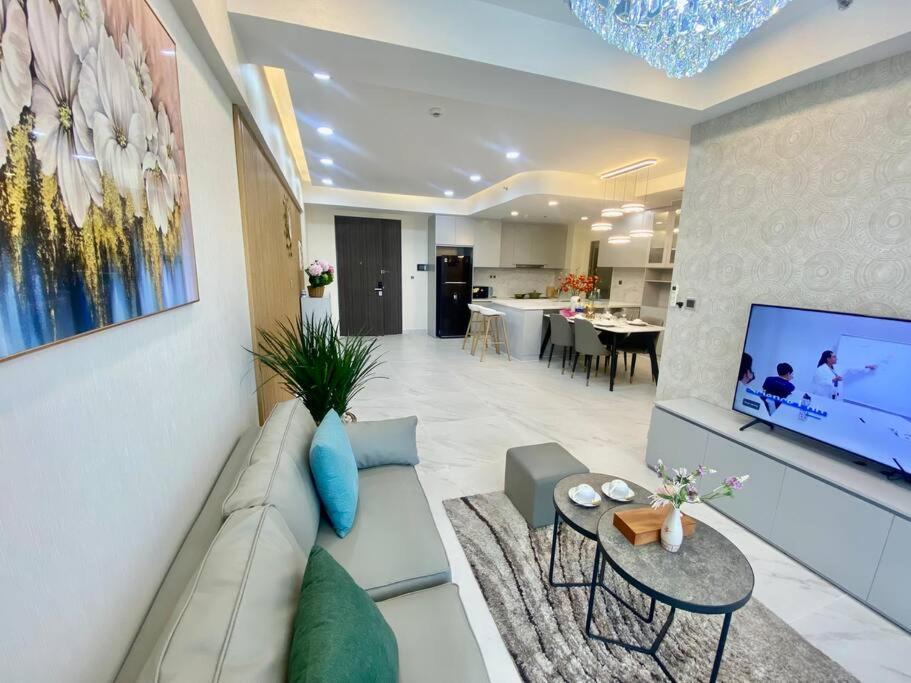 Midtown The Signature ,Apartment A1204 River View and balcony
