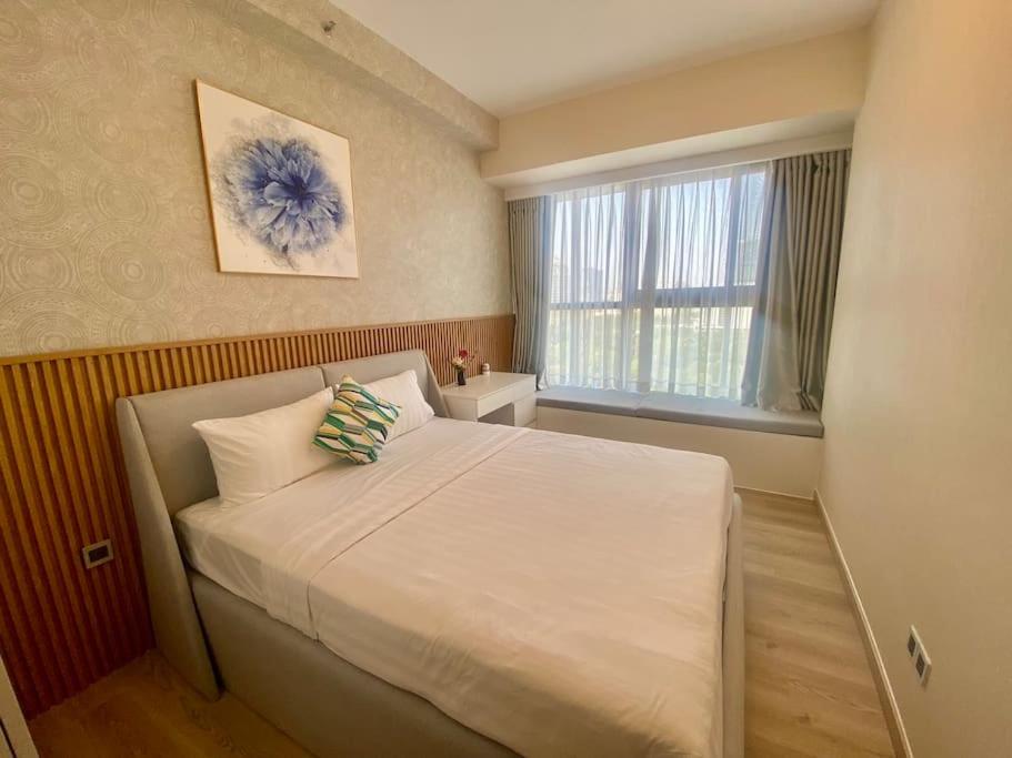 Midtown The Signature ,Apartment A1204 River View and balcony