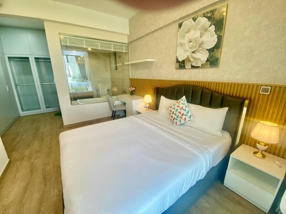 Midtown The Signature ,Apartment A1204 River View and balcony