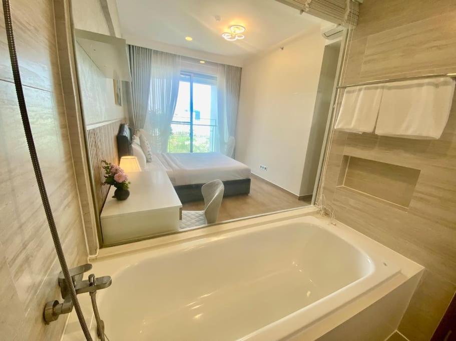 Midtown The Signature ,Apartment A1204 River View and balcony
