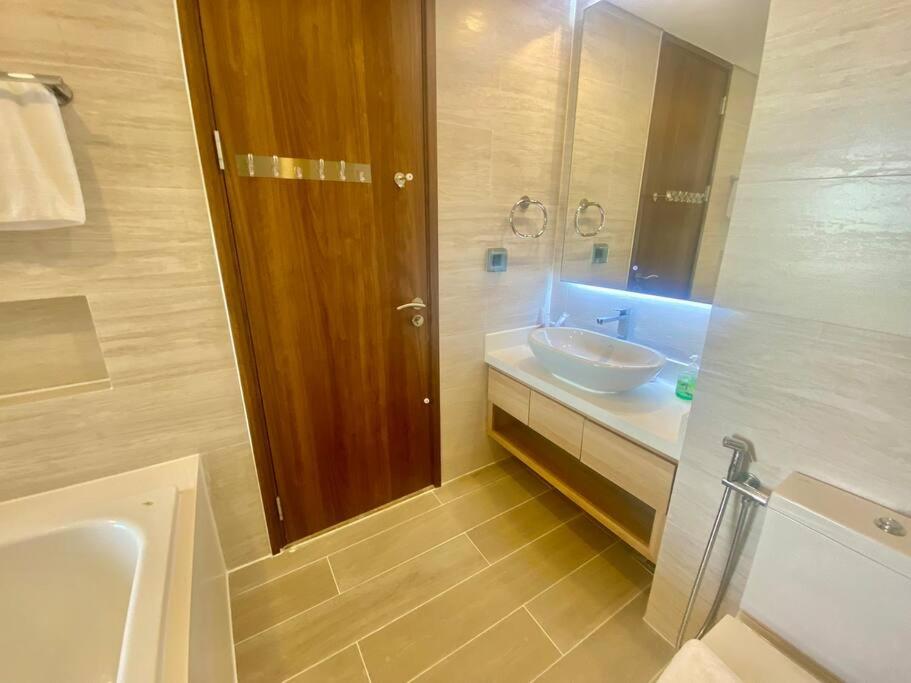 Midtown The Signature ,Apartment A1204 River View and balcony