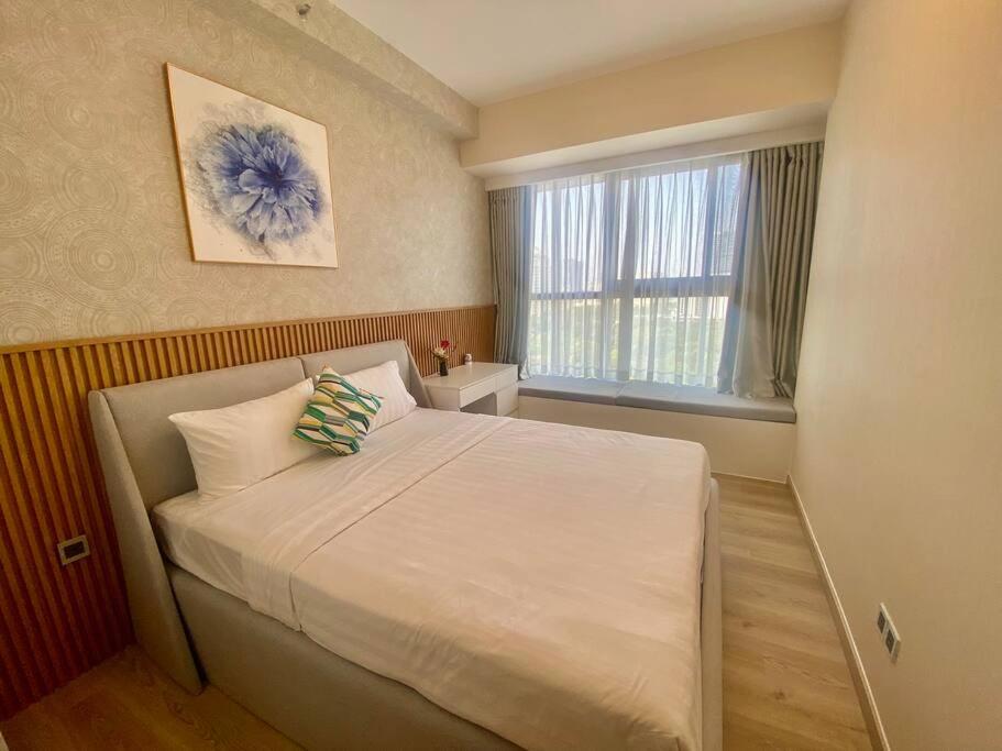 Midtown The Signature ,Apartment A1204 River View and balcony