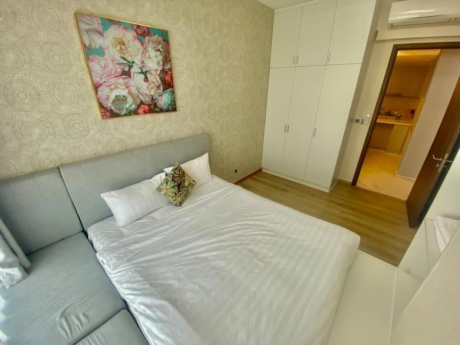 Midtown The Signature ,Apartment A1204 River View and balcony