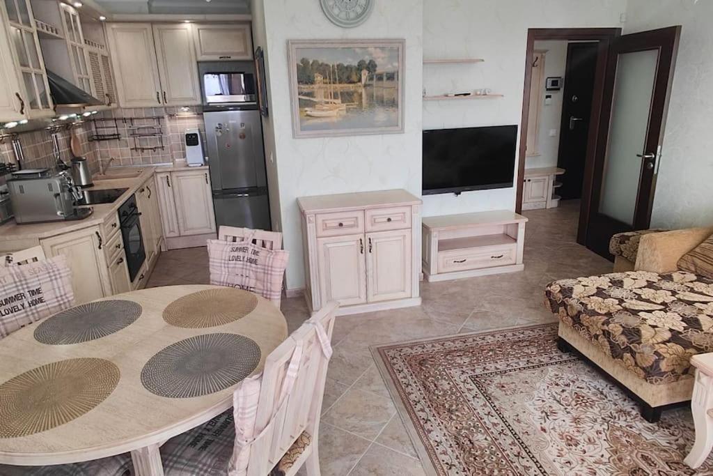 Luxury Sea Sunset Deluxe Apartment