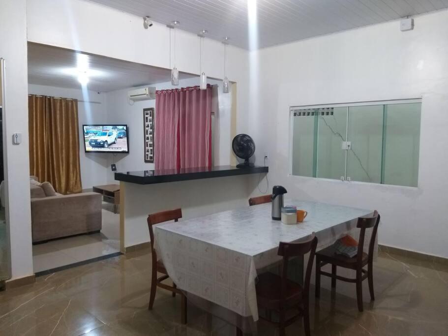 Casa confortável e bem localizada