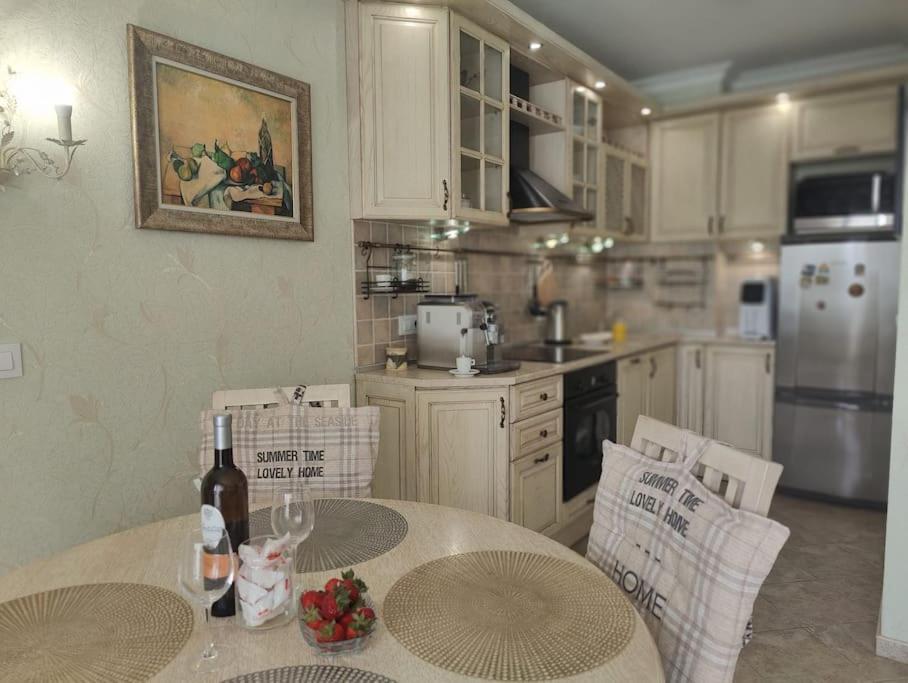 Luxury Sea Sunset Deluxe Apartment