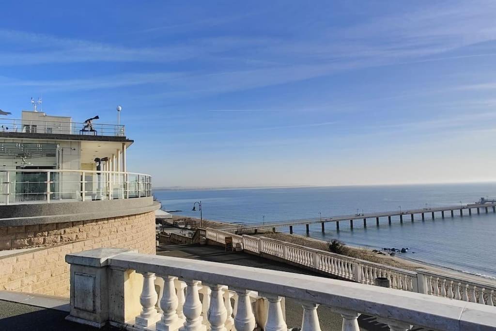 Luxury Sea Sunset Deluxe Apartment