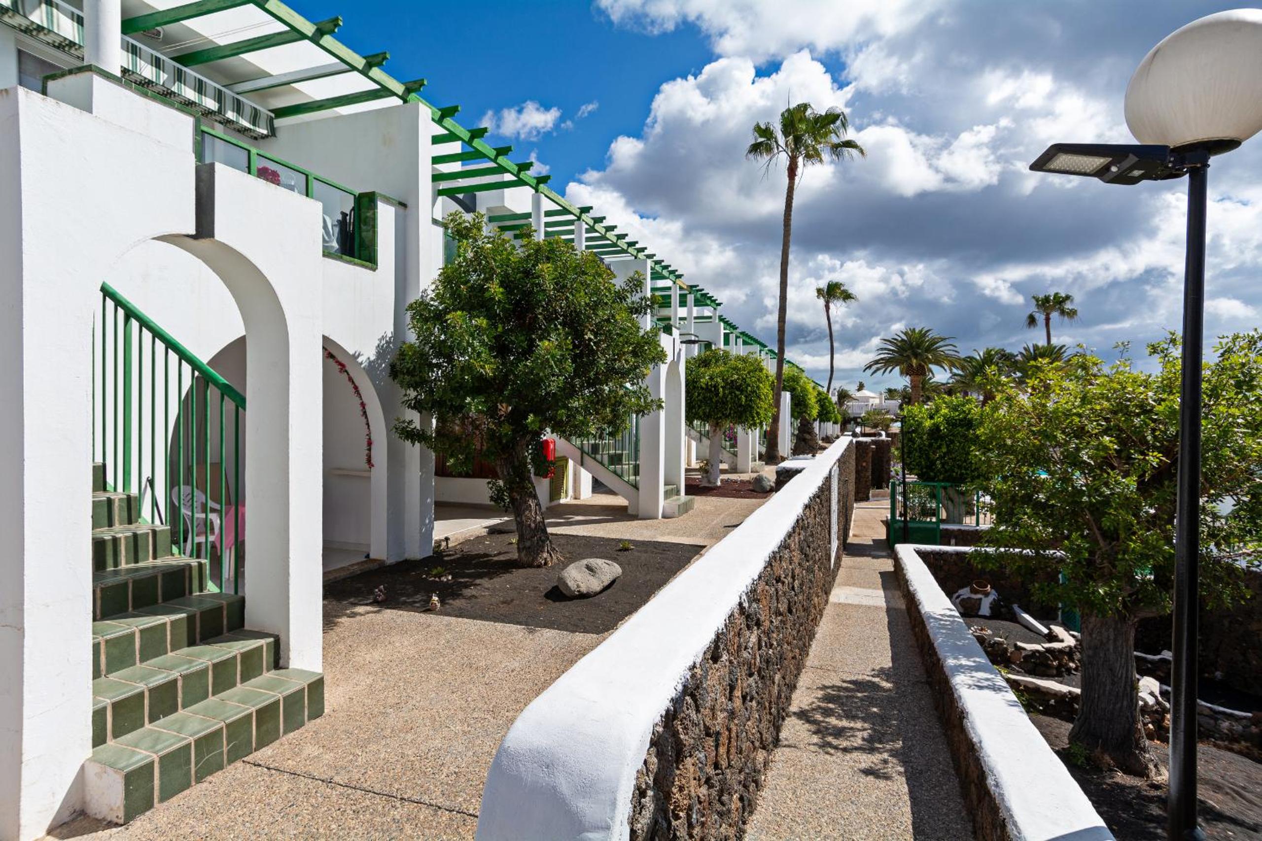 Guasimeta Duplex - Pool & Balcony view 5