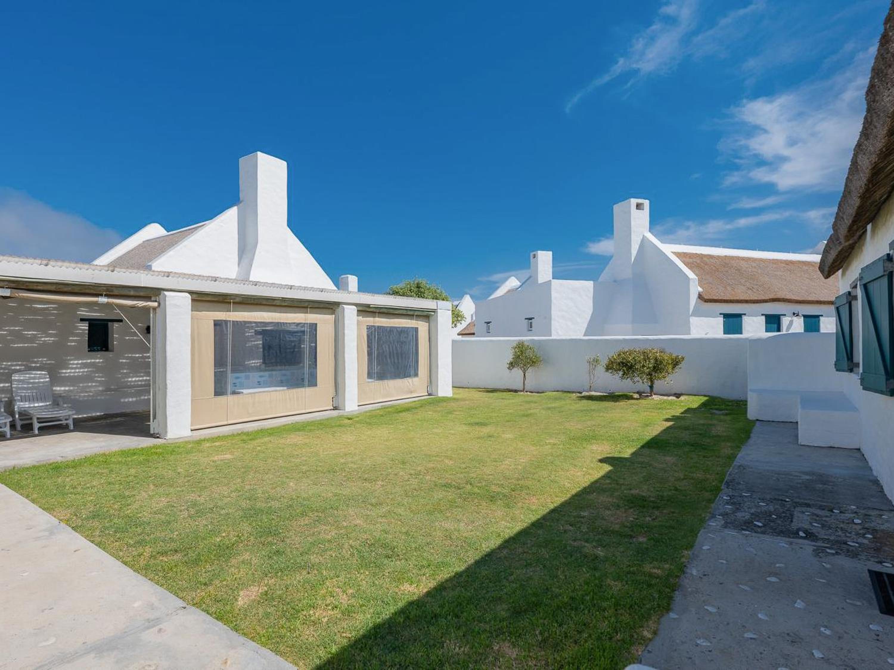 Zandtorini Seaside Cottage view 3