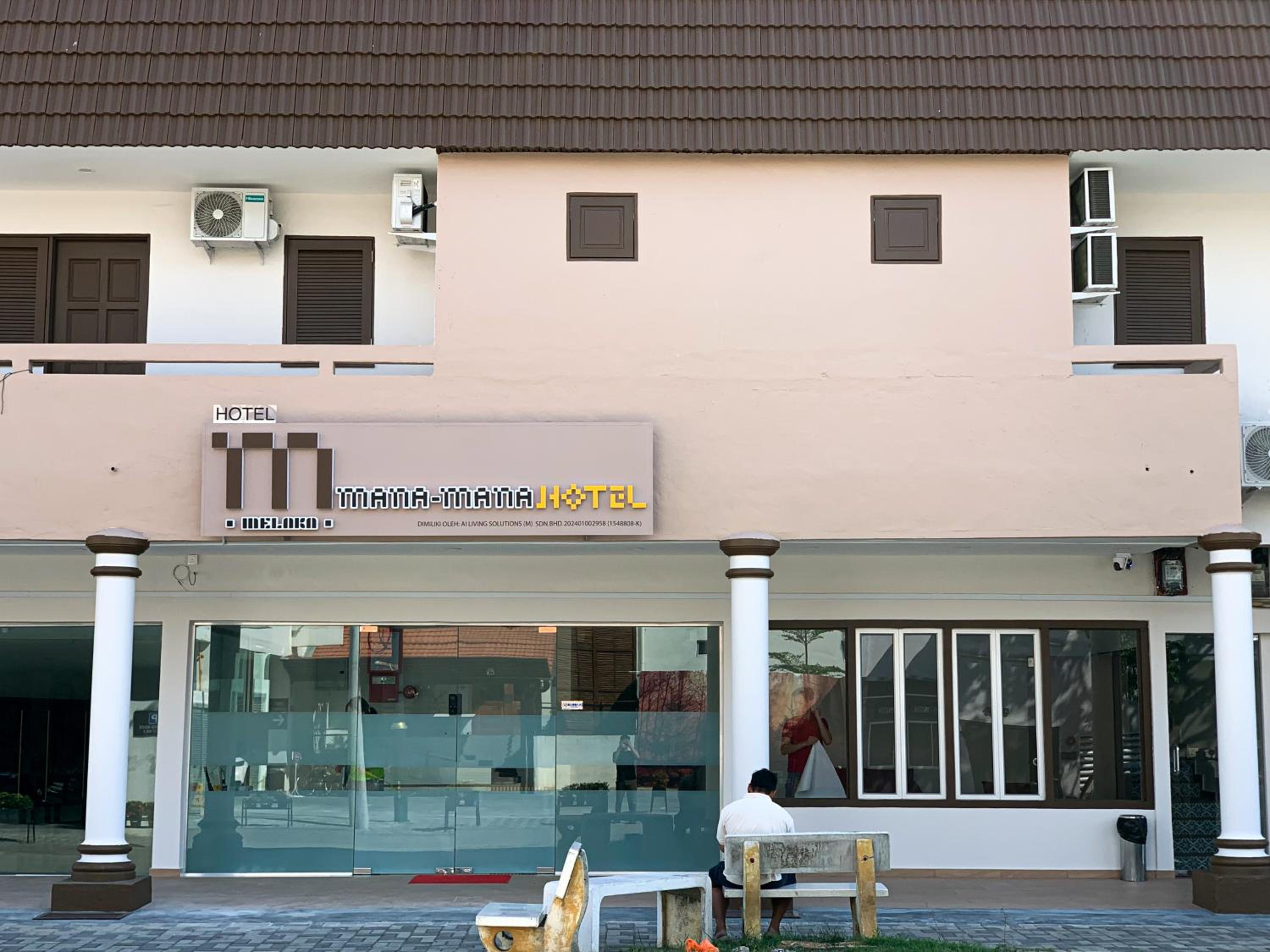 Mana Mana Hotel • Melaka • photo 1