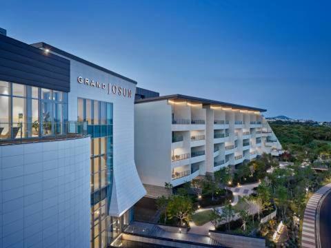 Hotel Grand Josun Jeju - Image 1