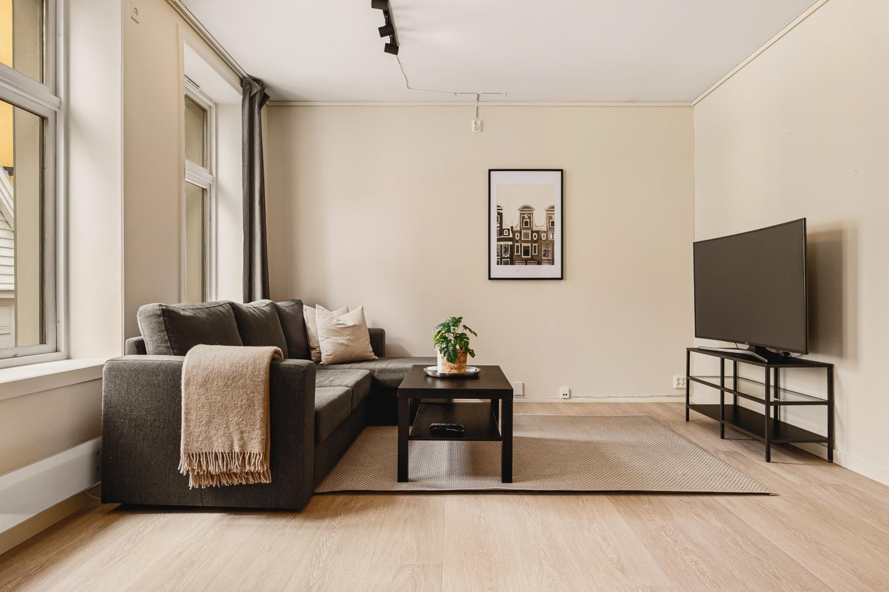 DINBNB Apartments - Idyllic Location - 3 Bedroom view 2