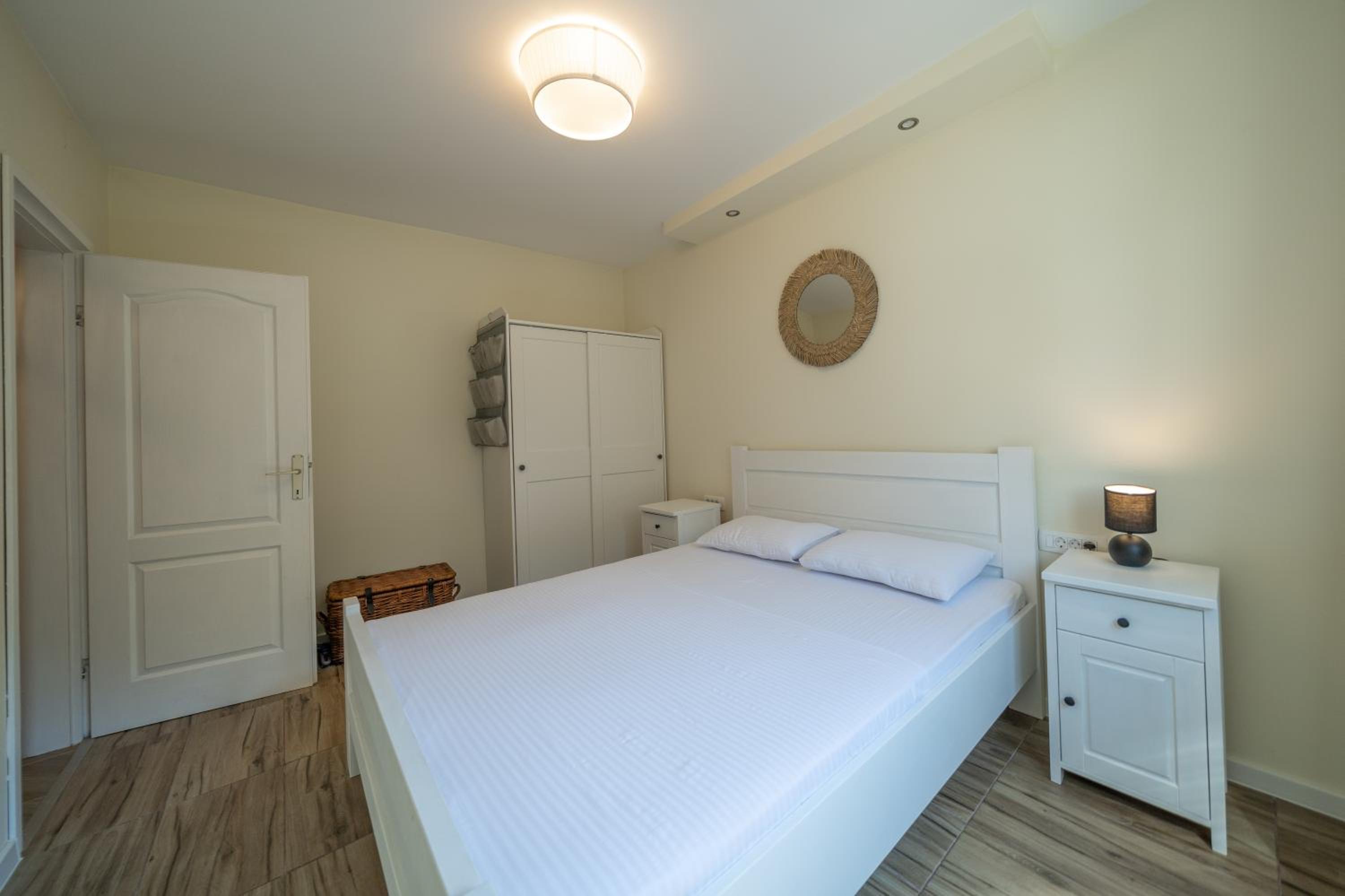 Relaxing 2 bedroom apartment with Bay View and Parking view 5