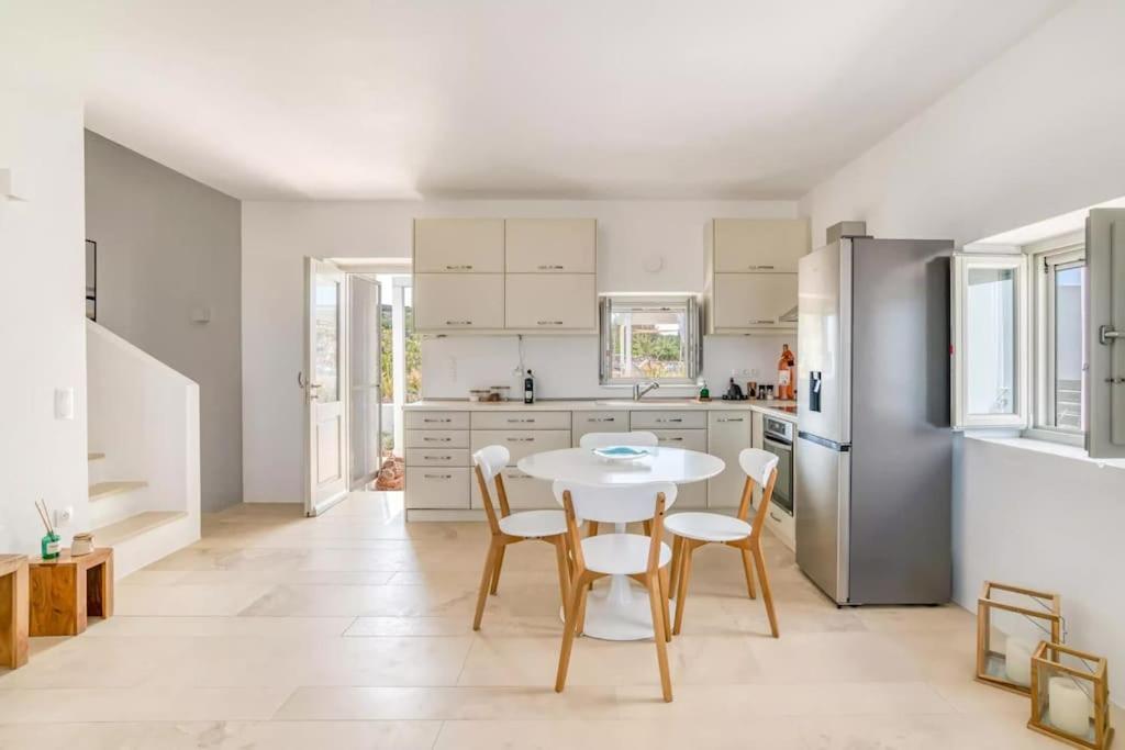 Villamar - Private villa with pool in Naoussa view 2