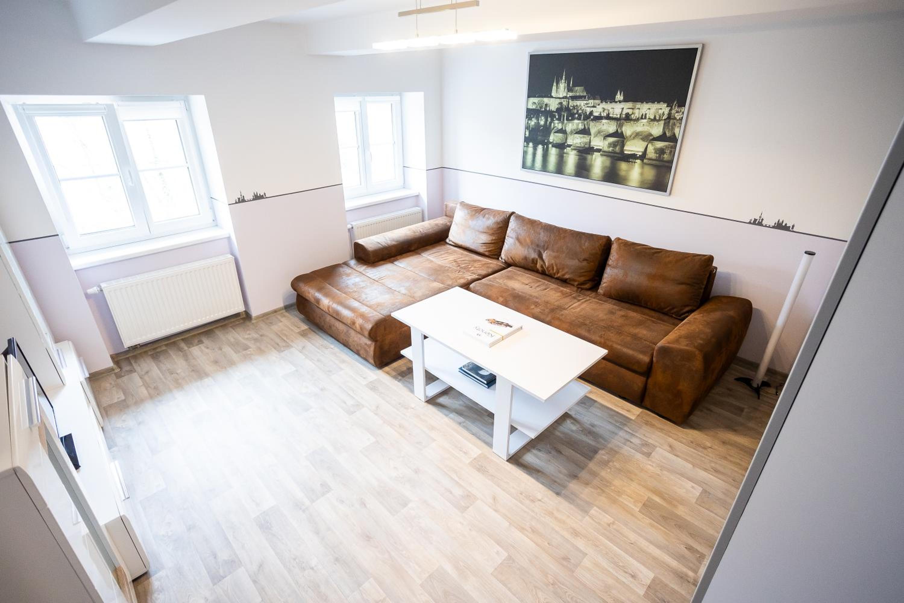 Spacious Apartment 20 Min from National Theatre