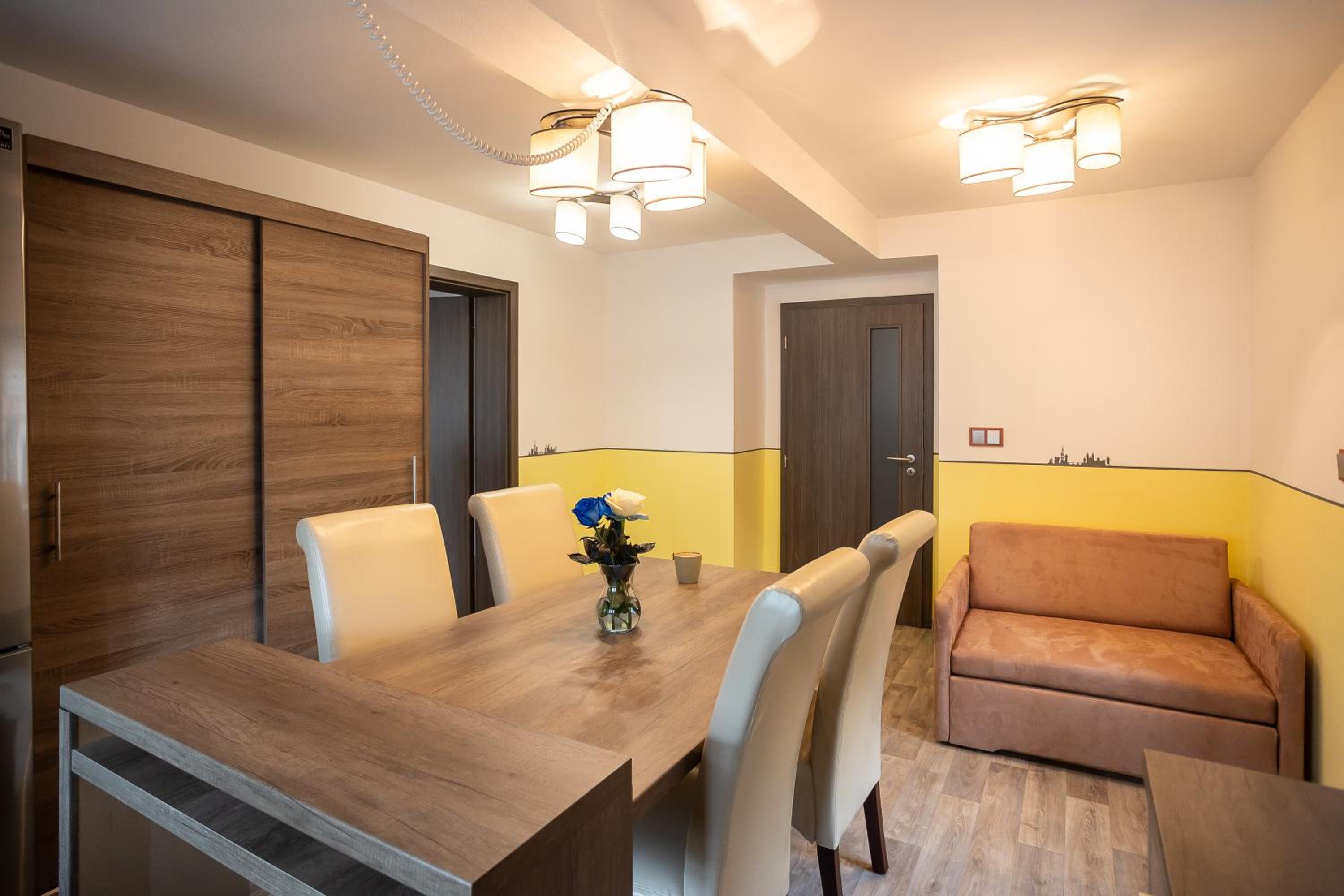 Spacious Apartment 20 Min from National Theatre