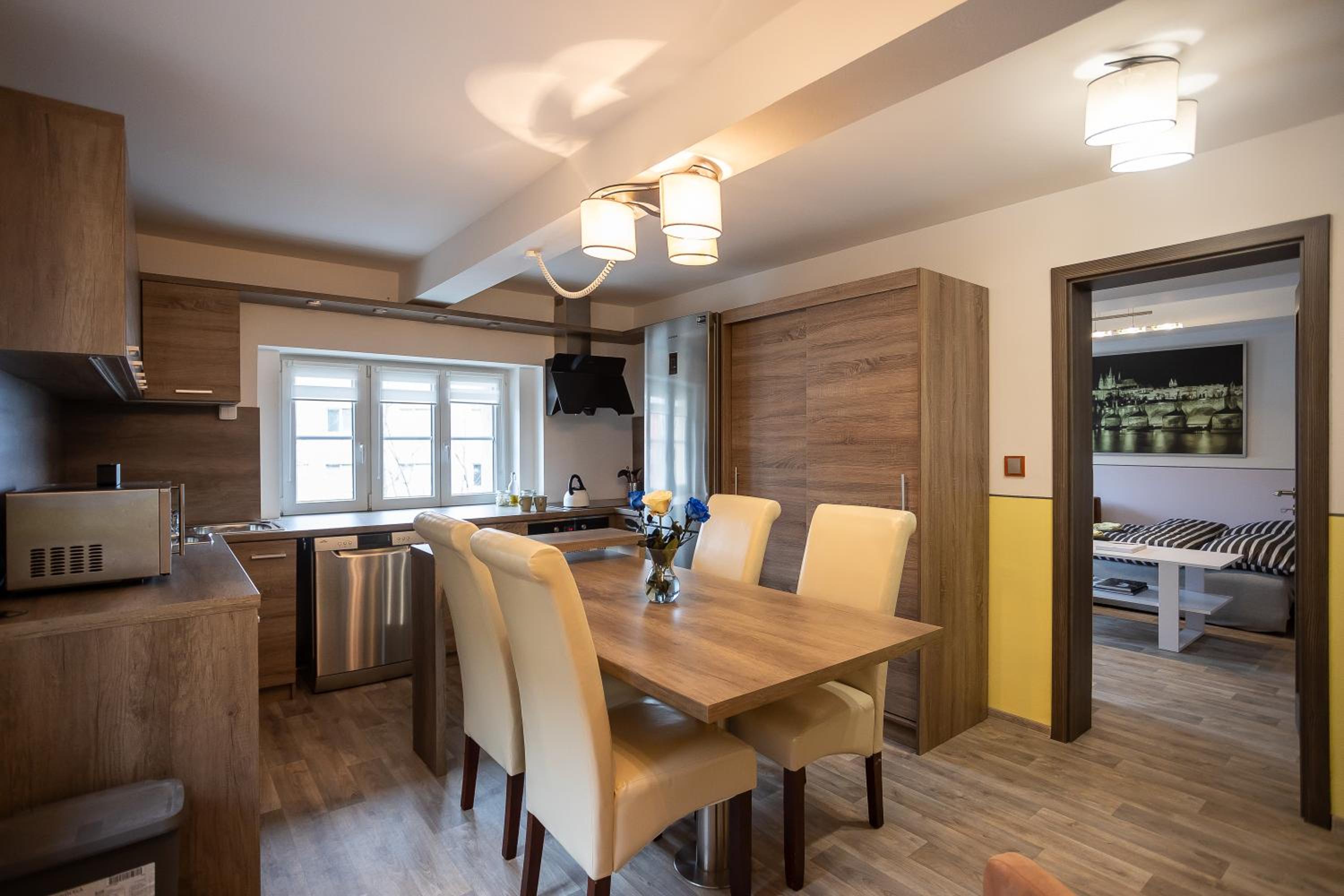 Spacious Apartment 20 Min from National Theatre