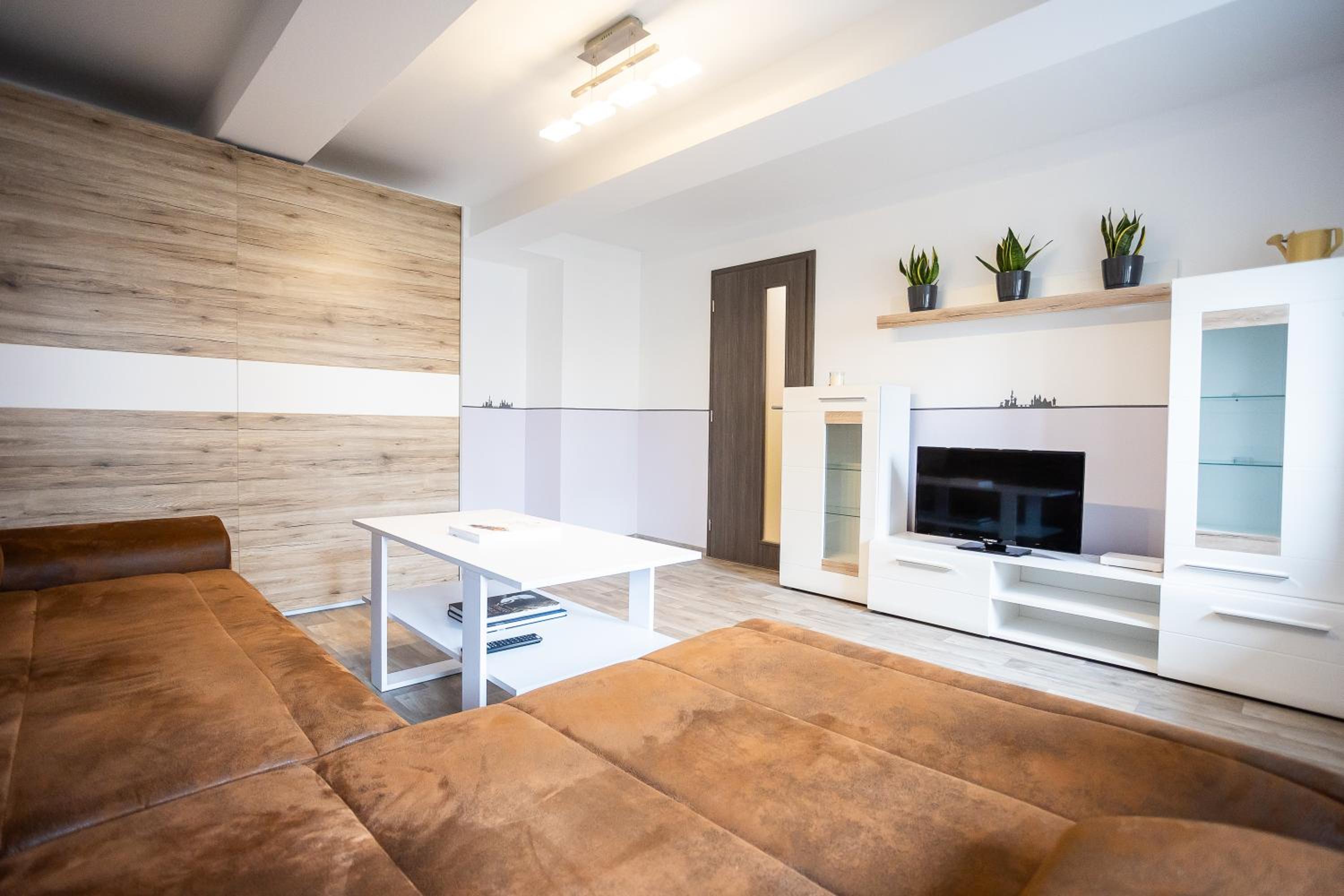 Spacious Apartment 20 Min from National Theatre