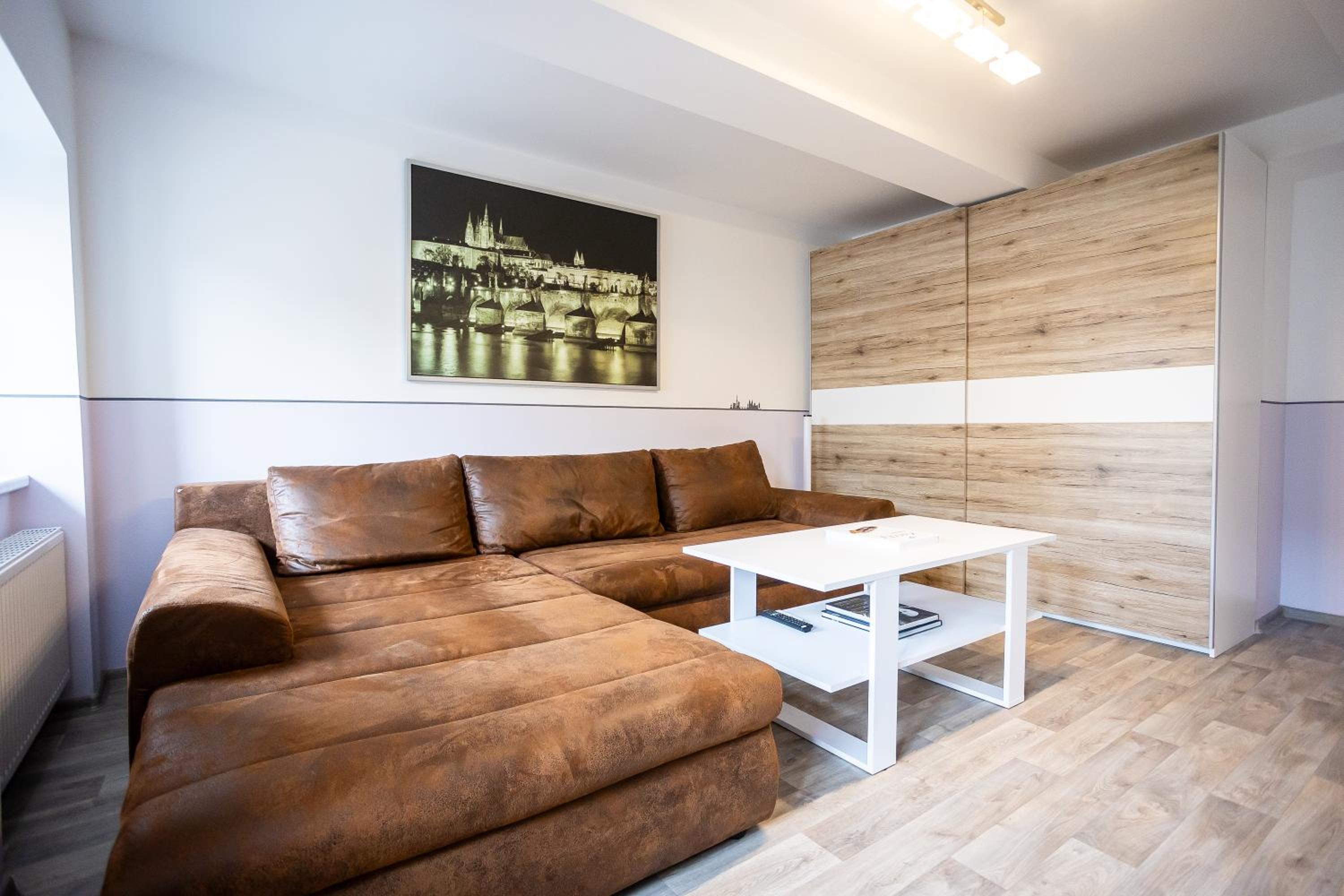 Spacious Apartment 20 Min from National Theatre