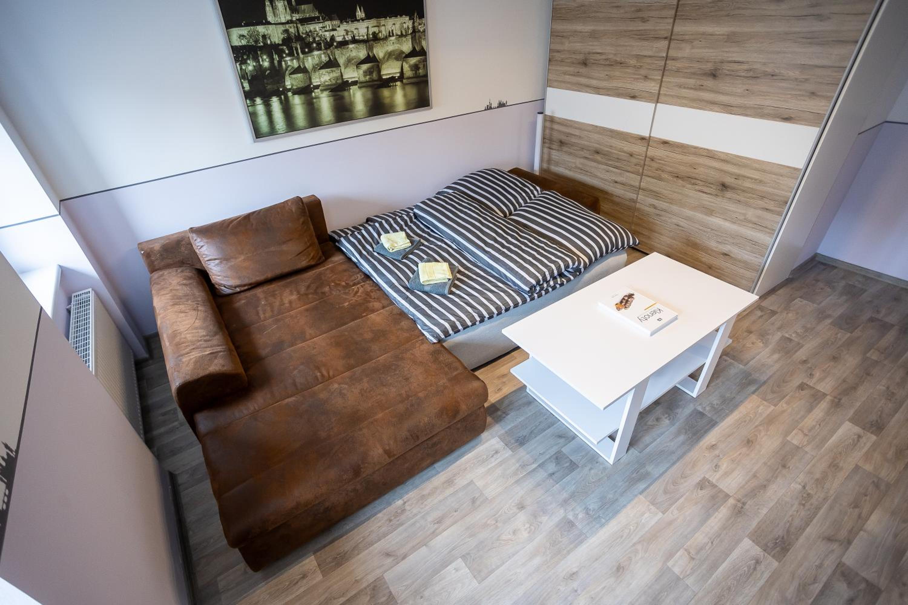 Spacious Apartment 20 Min from National Theatre