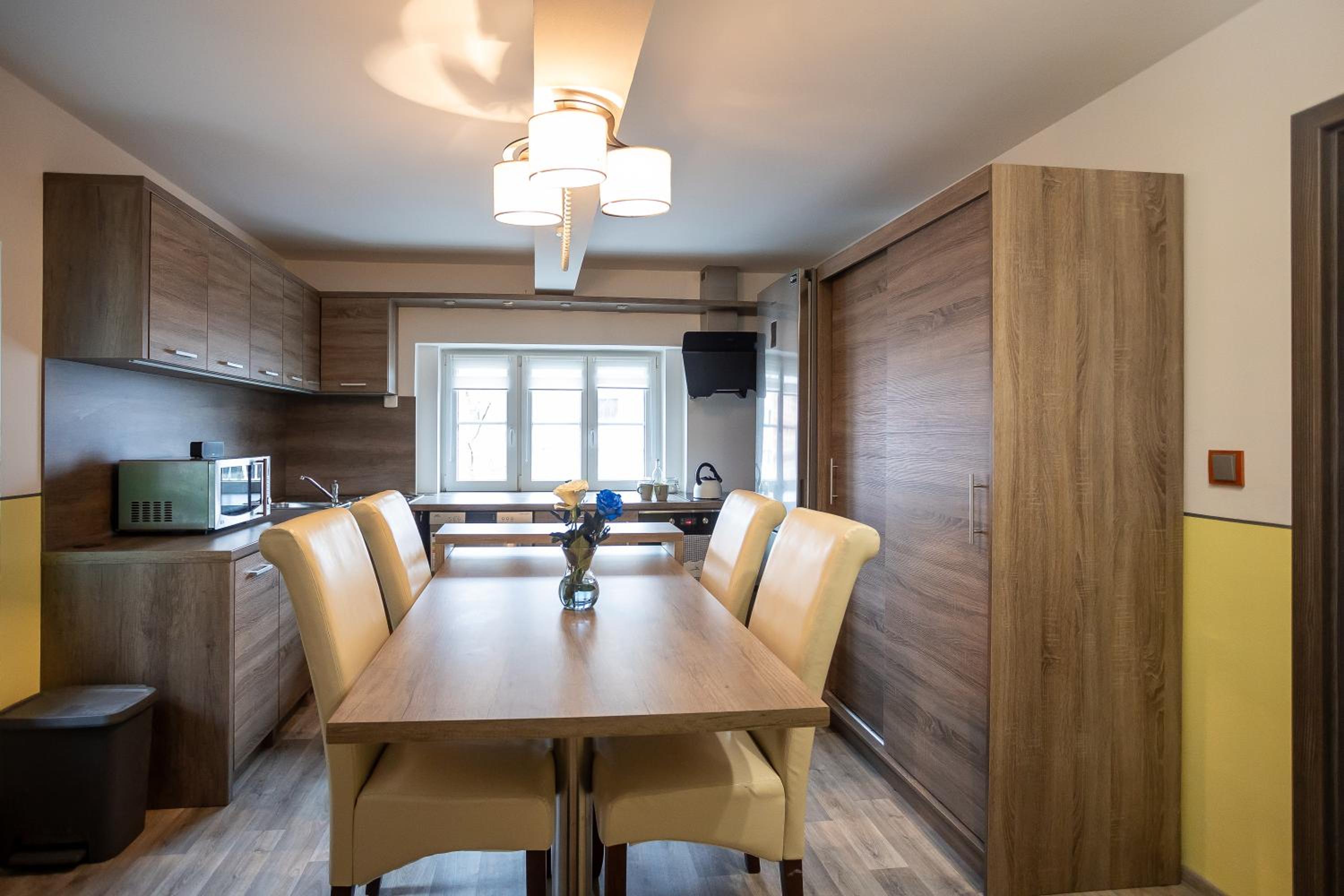 Spacious Apartment 20 Min from National Theatre