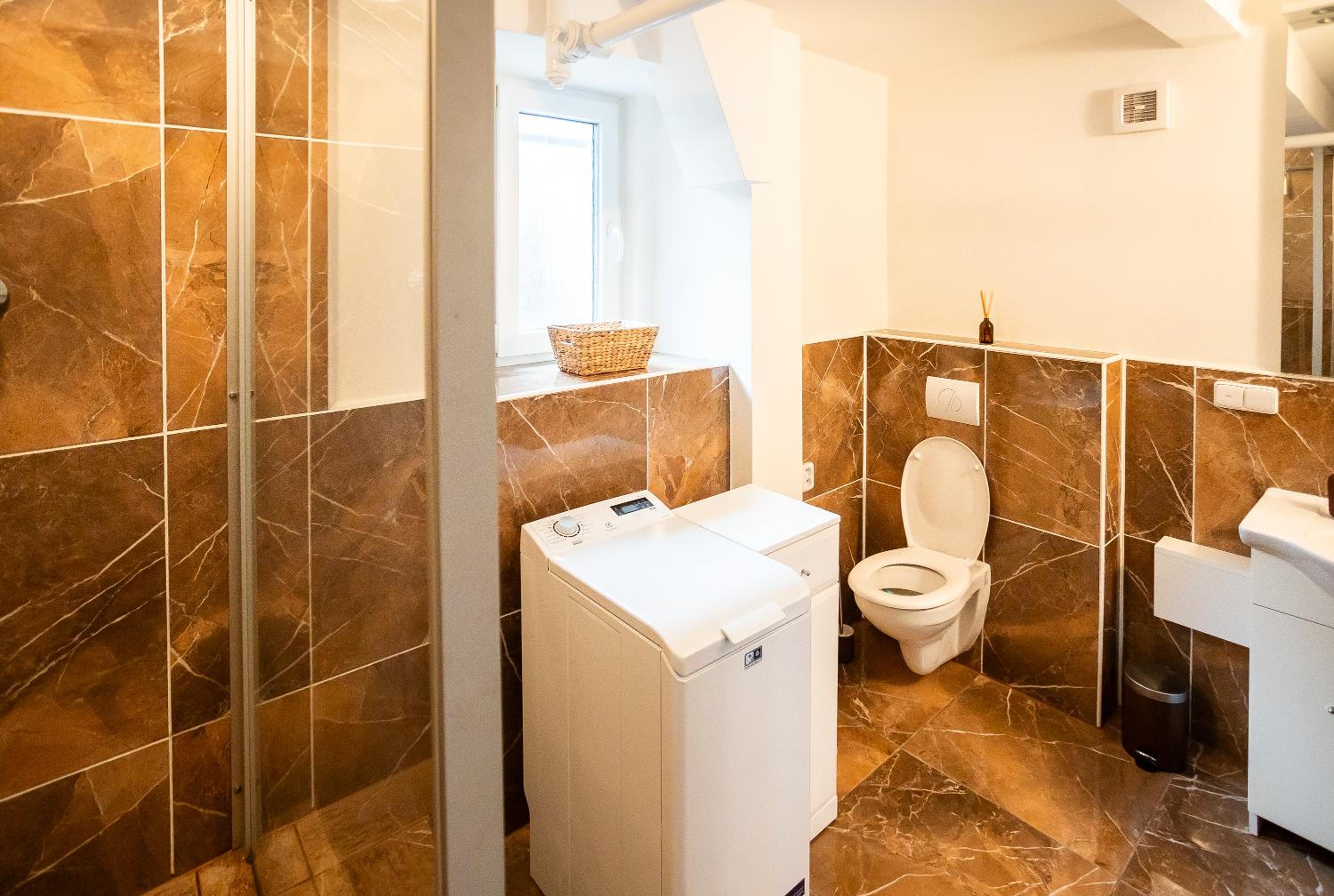 Spacious Apartment 20 Min from National Theatre